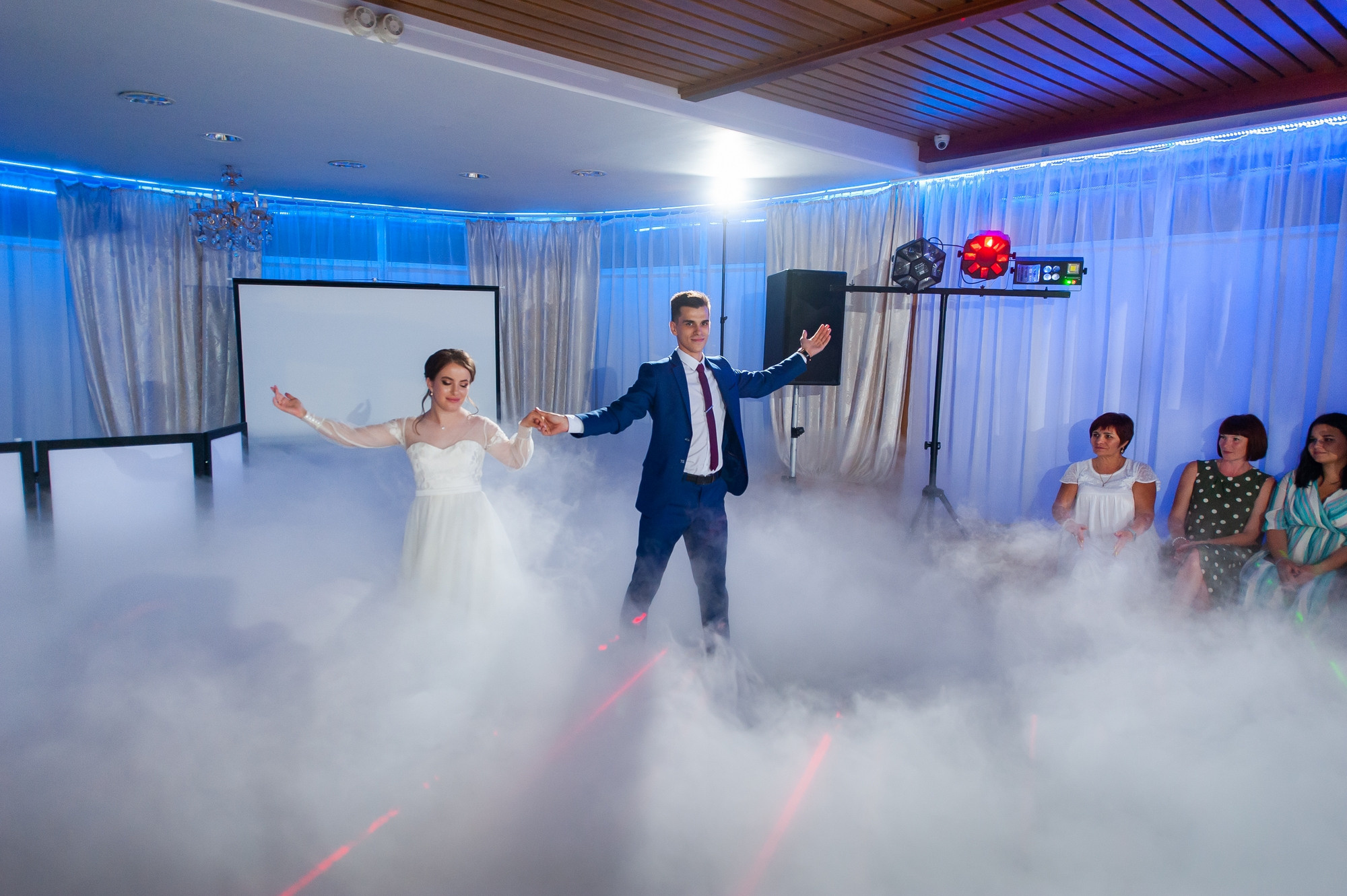 «Help me» :). Свадебный и семейный фотограф в Омске Мормулев Михаил