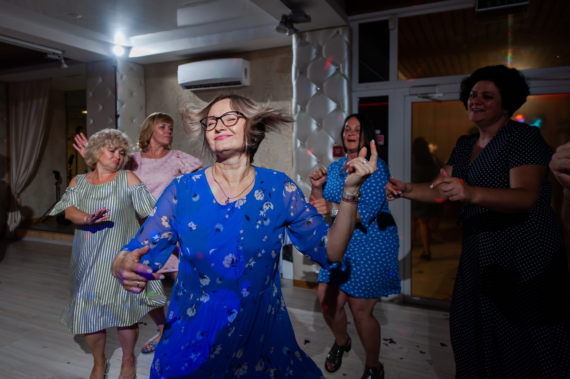 «Help me» :). Свадебный и семейный фотограф в Омске Мормулев Михаил