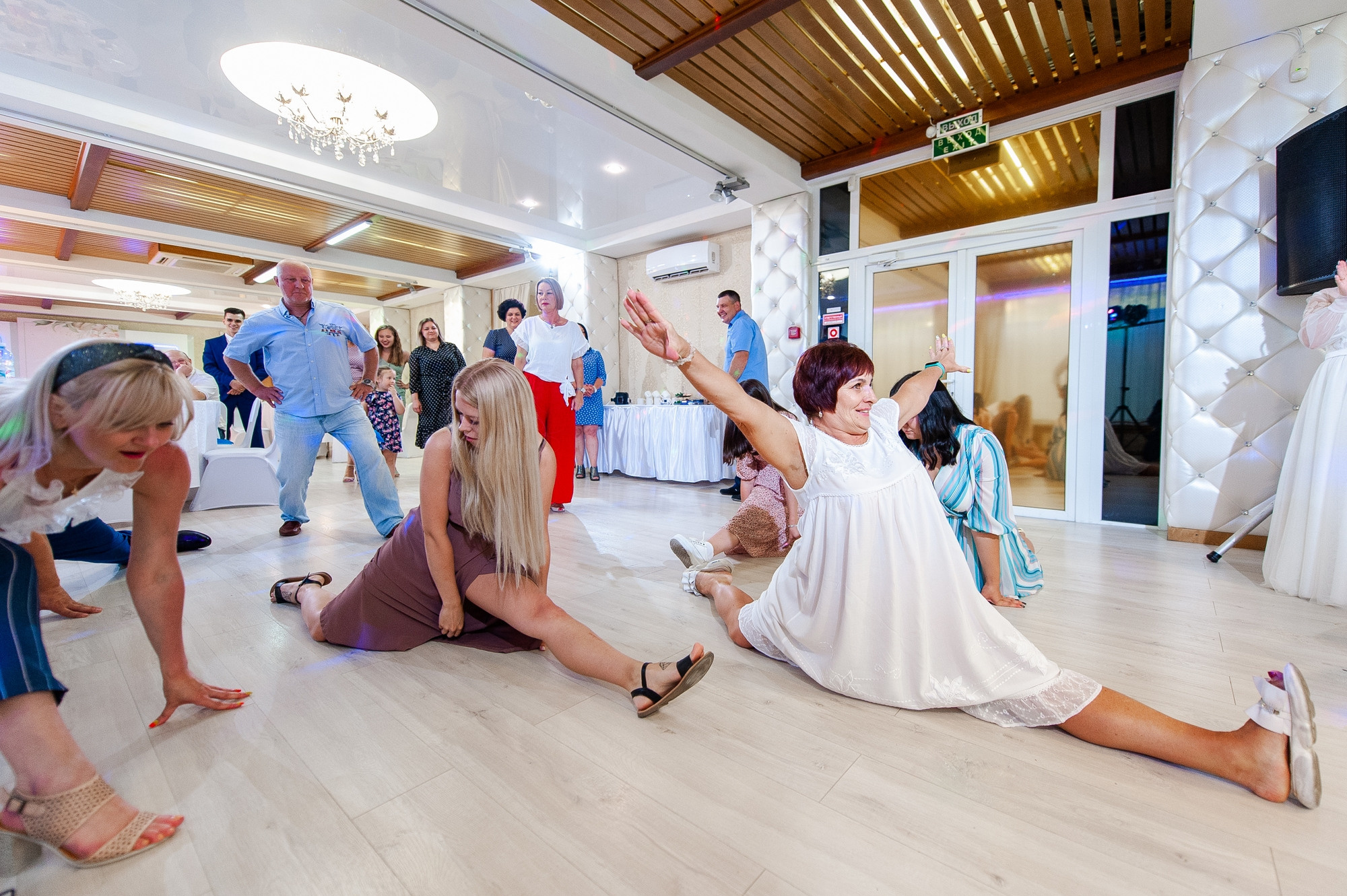 «Help me» :). Свадебный и семейный фотограф в Омске Мормулев Михаил