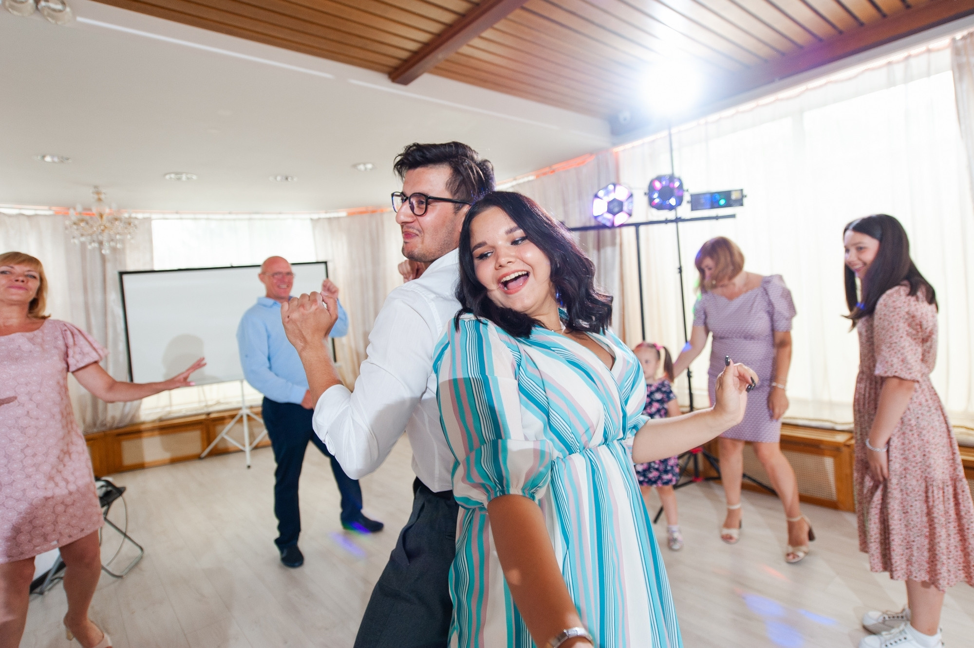 «Help me» :). Свадебный и семейный фотограф в Омске Мормулев Михаил