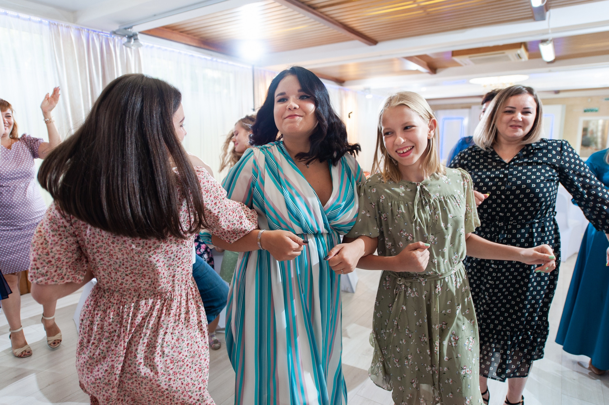 «Help me» :). Свадебный и семейный фотограф в Омске Мормулев Михаил