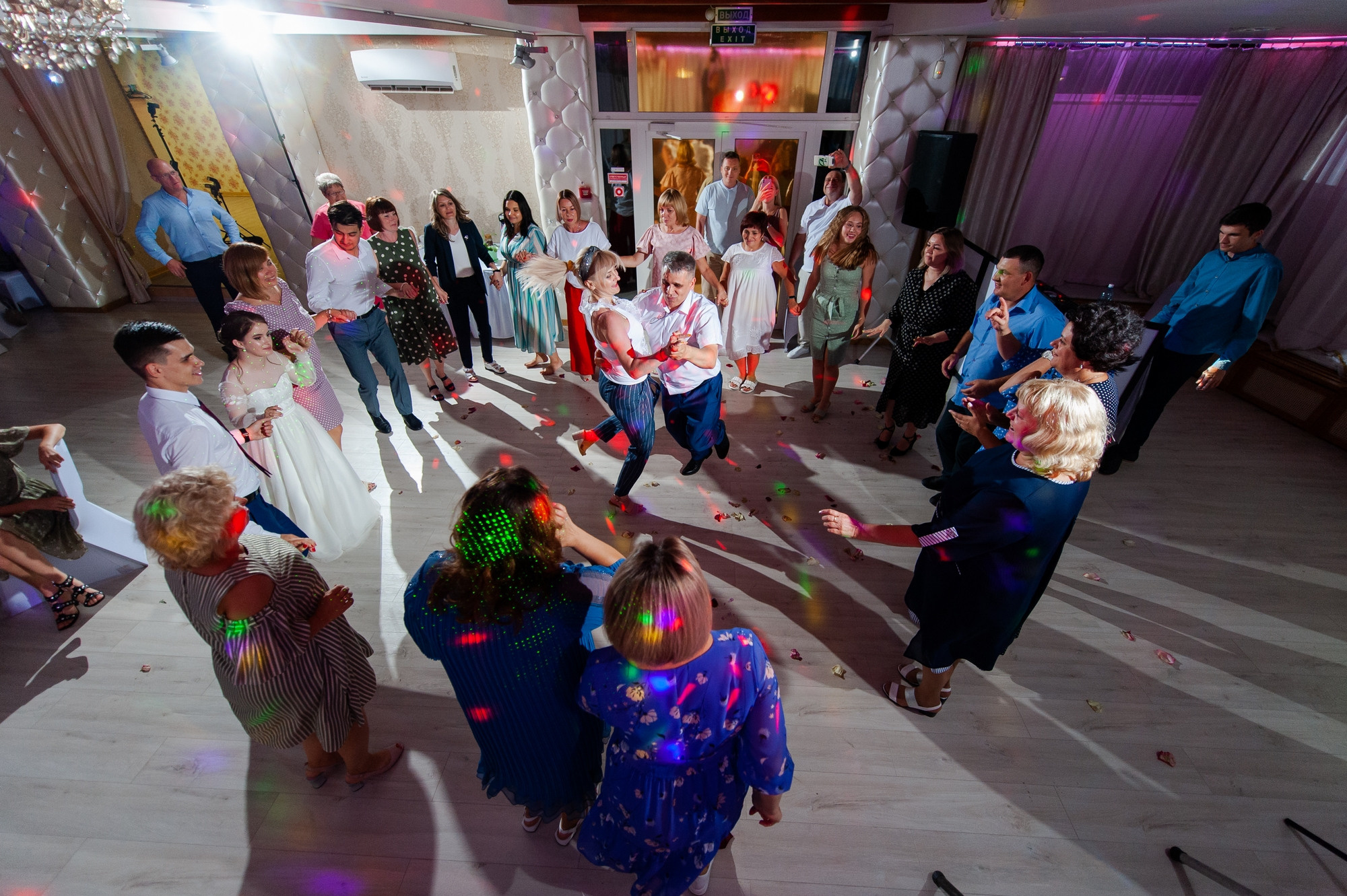 «Help me» :). Свадебный и семейный фотограф в Омске Мормулев Михаил