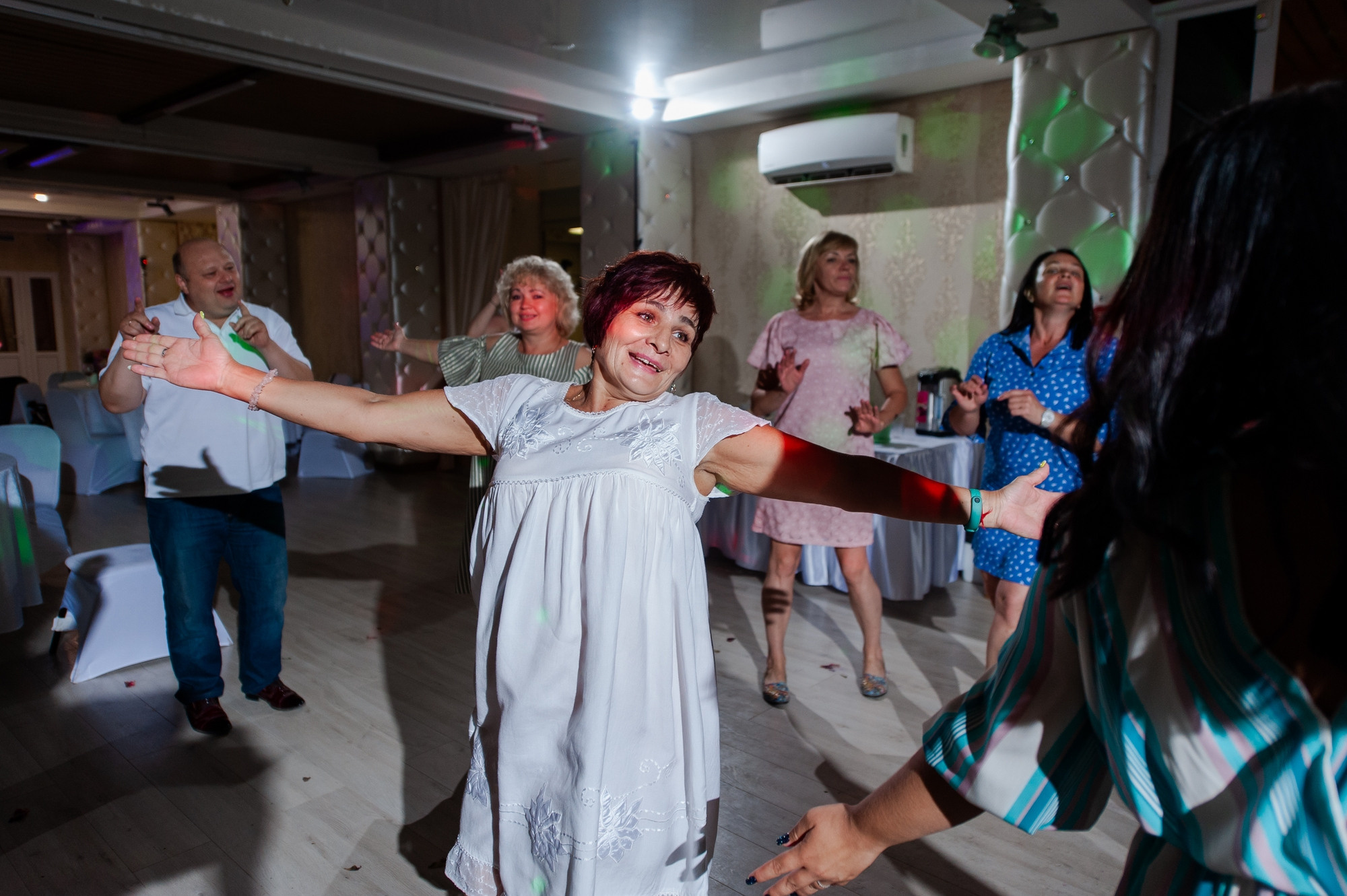 «Help me» :). Свадебный и семейный фотограф в Омске Мормулев Михаил