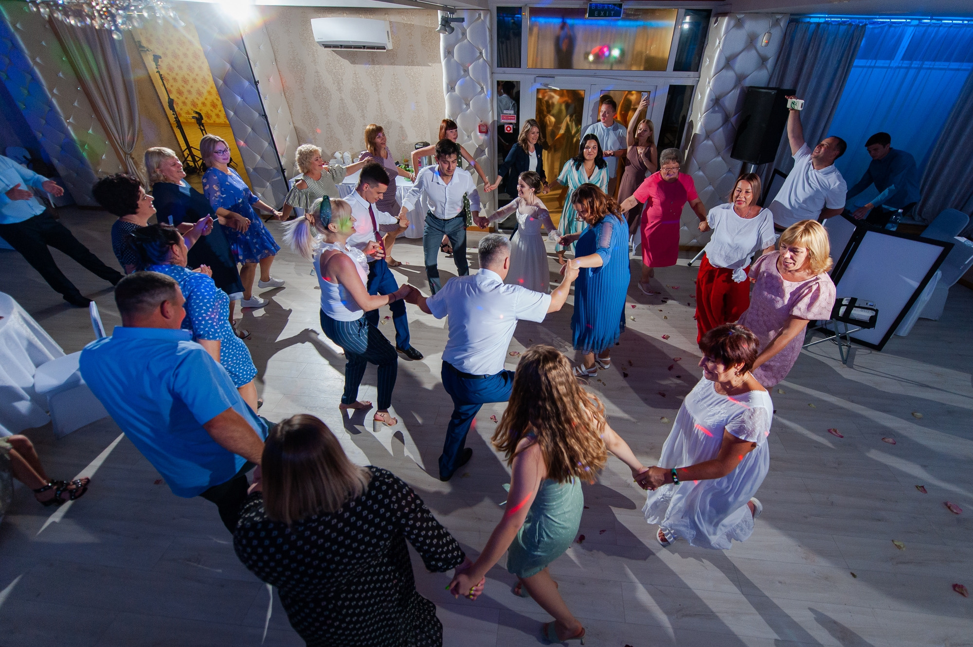 «Help me» :). Свадебный и семейный фотограф в Омске Мормулев Михаил