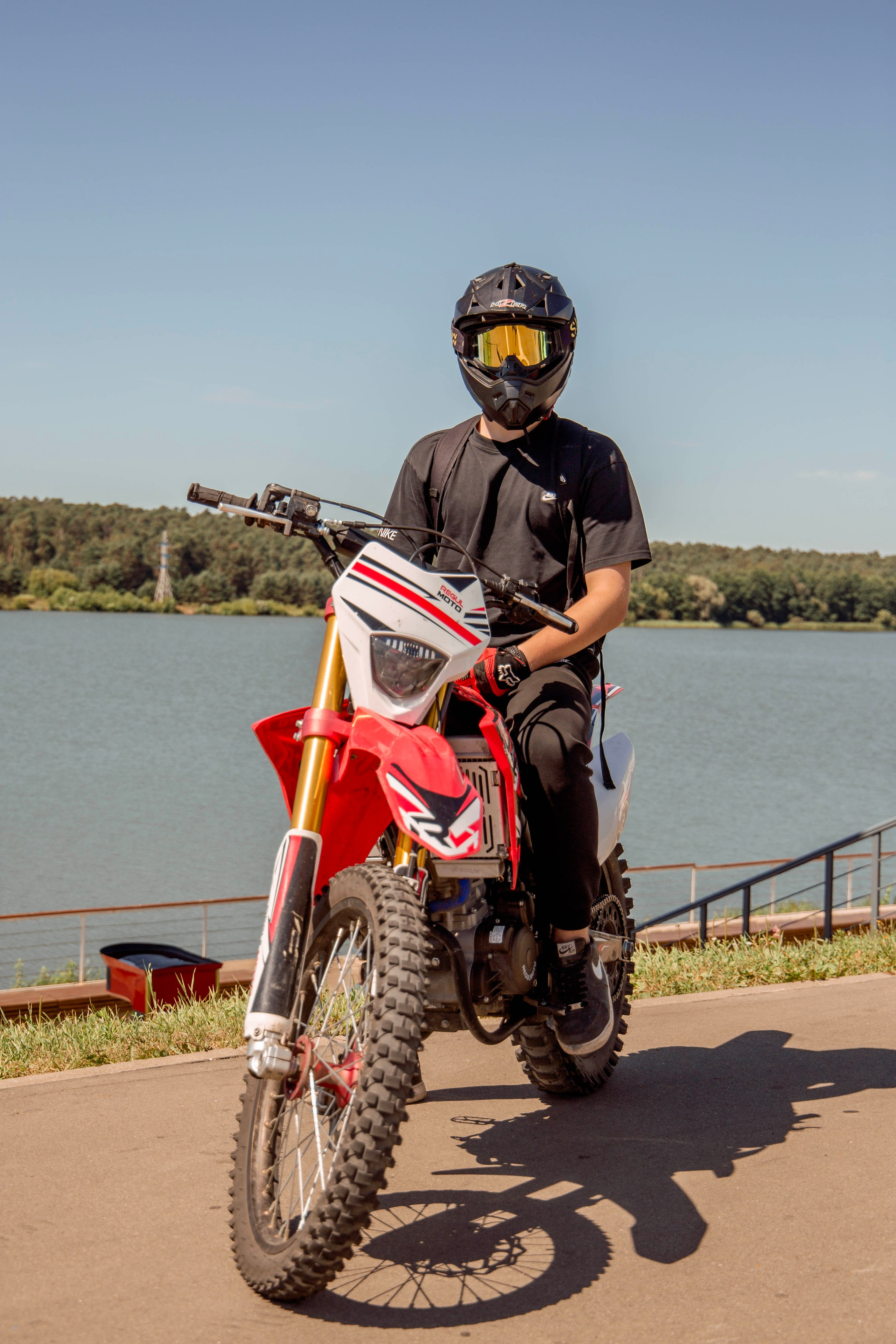 Парни и мотоциклы