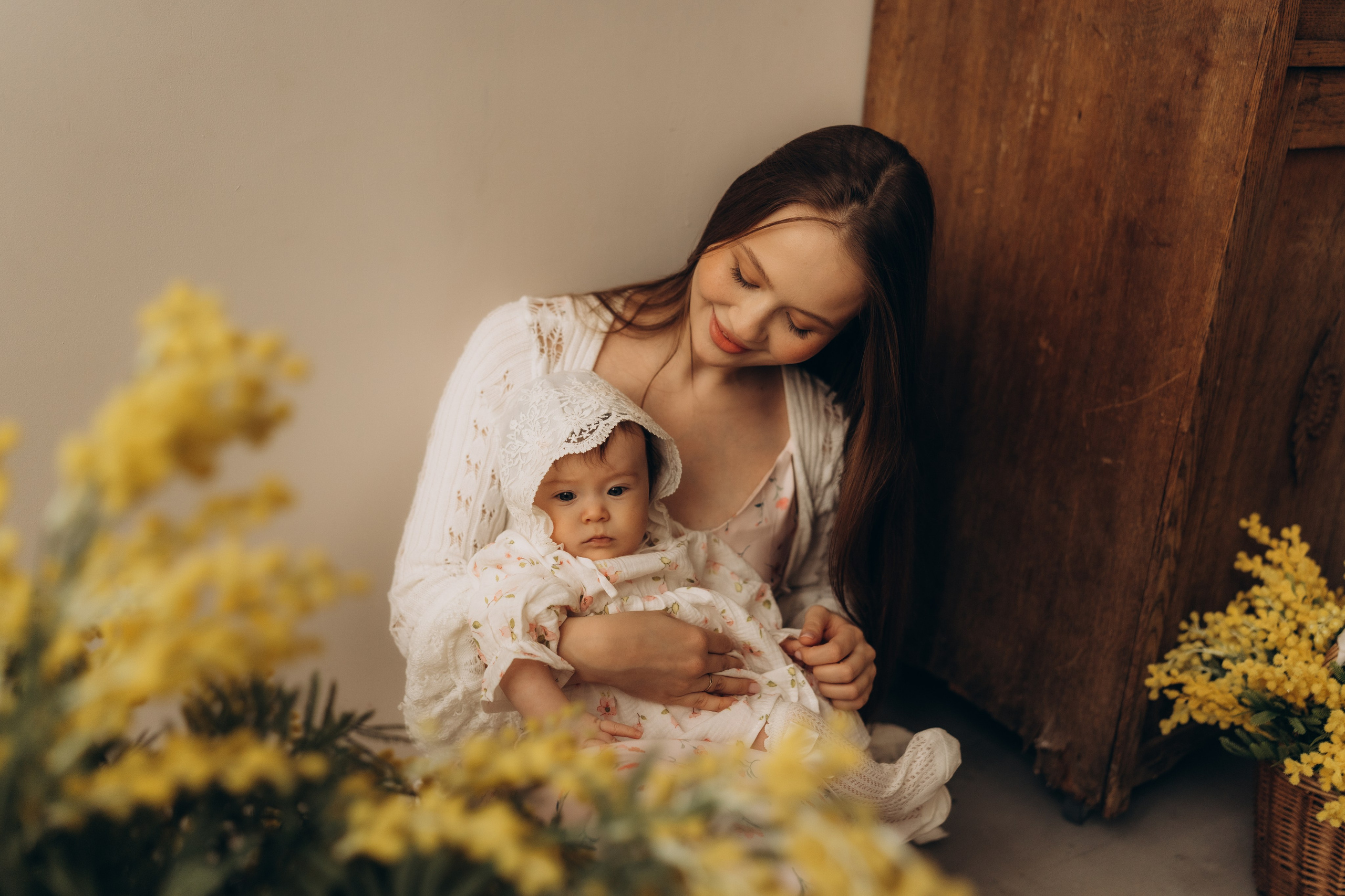 Мама с дочкой и мимозы. Семейный фотограф в Казани
