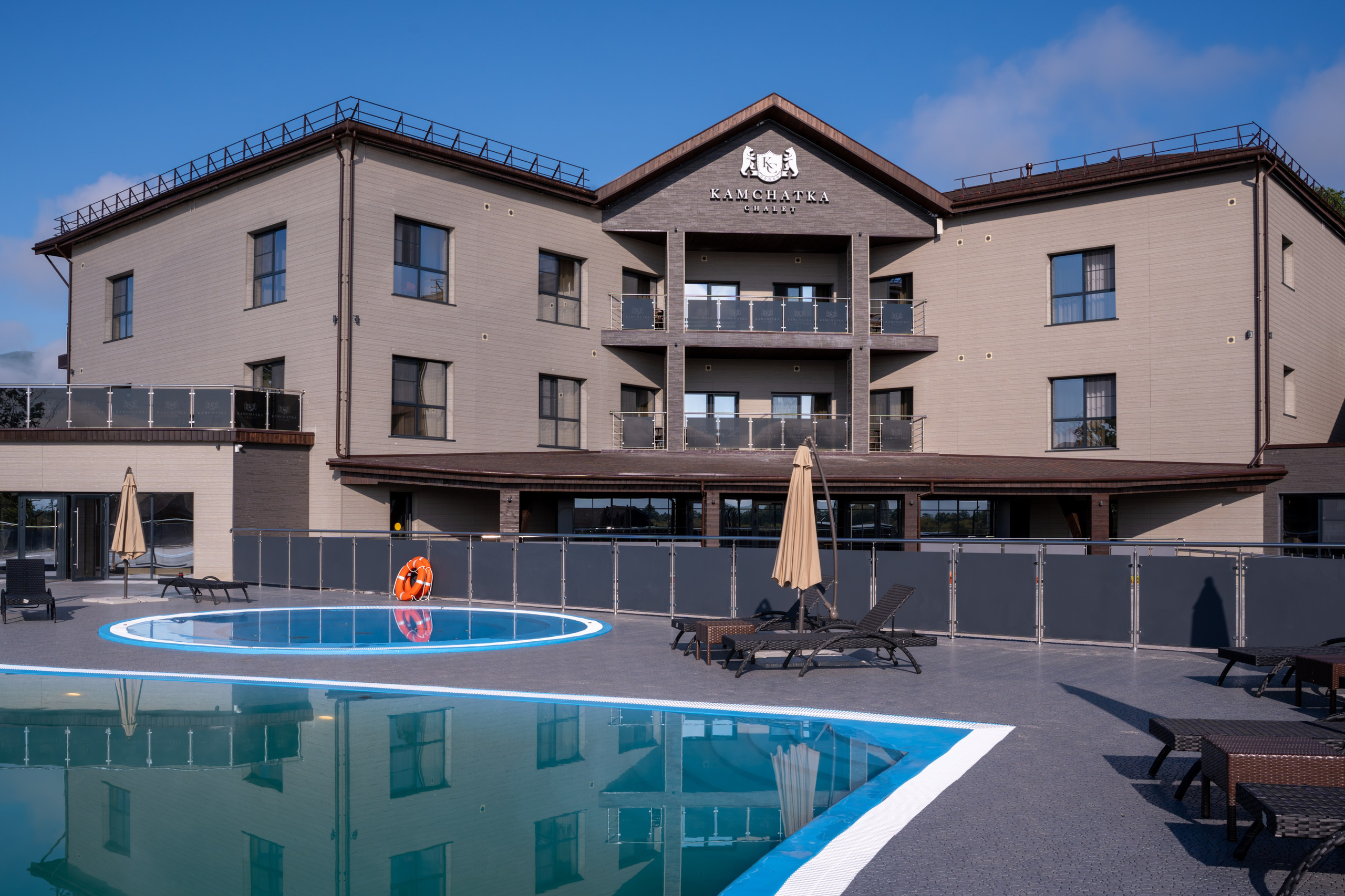 Экстерьер Kamchatka Chalet. Репортажный фотограф в Красной Поляне и Сочи Павлюченко Екатерина