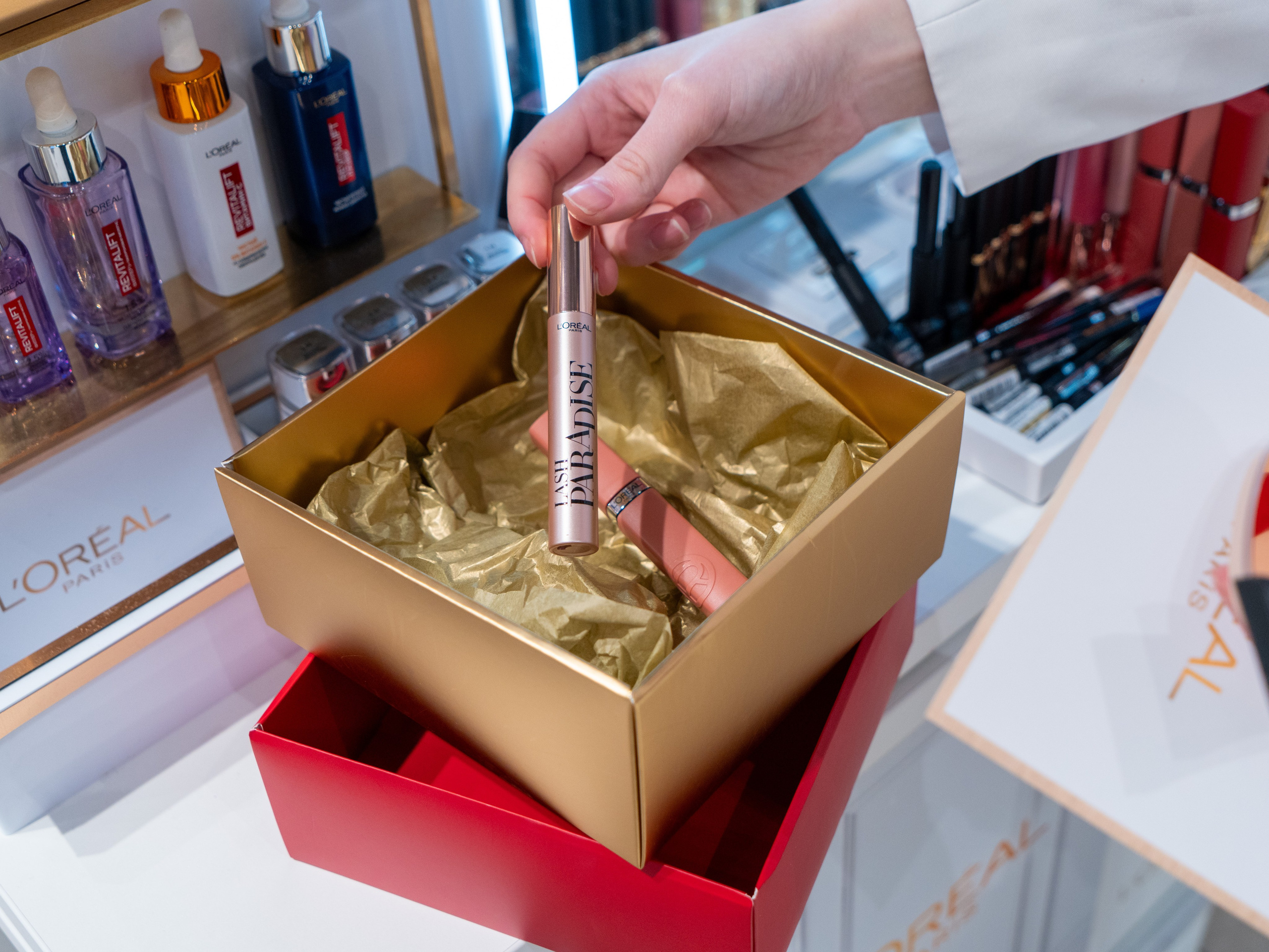 Отчет партнерской интеграции Loreal в магазинах Рив Гош. Репортажный фотограф в Красной Поляне и Сочи Павлюченко Екатерина