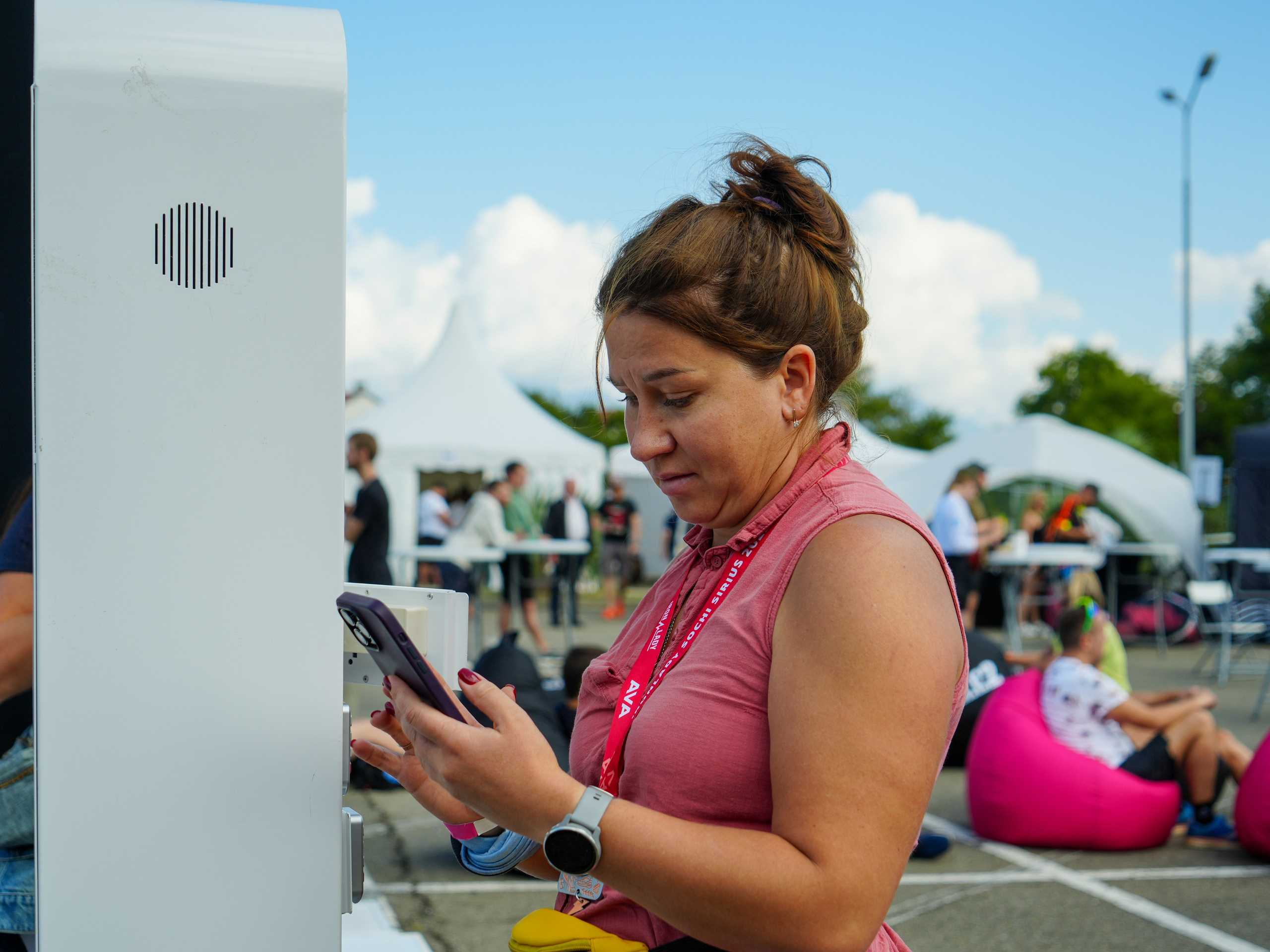 Фотоотчет партнерской интеграции для компании TELE2 на фестивале Ironstar. Репортажный фотограф в Красной Поляне и Сочи Павлюченко Екатерина