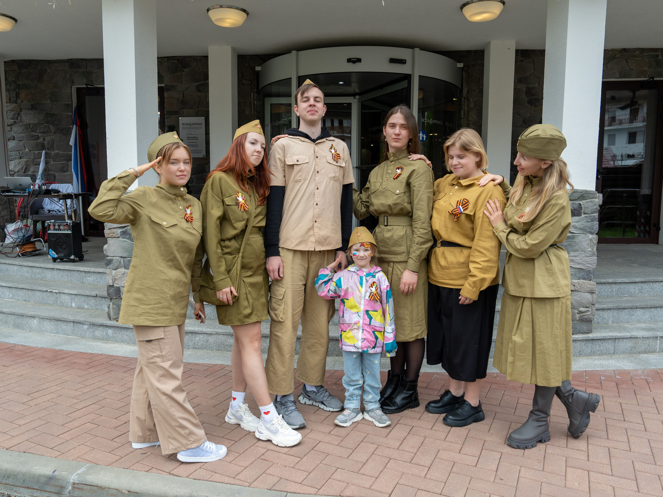 Шествие бессмертного полка 9 мая 2024 Rosa Springs. Репортажный фотограф в Красной Поляне и Сочи Павлюченко Екатерина