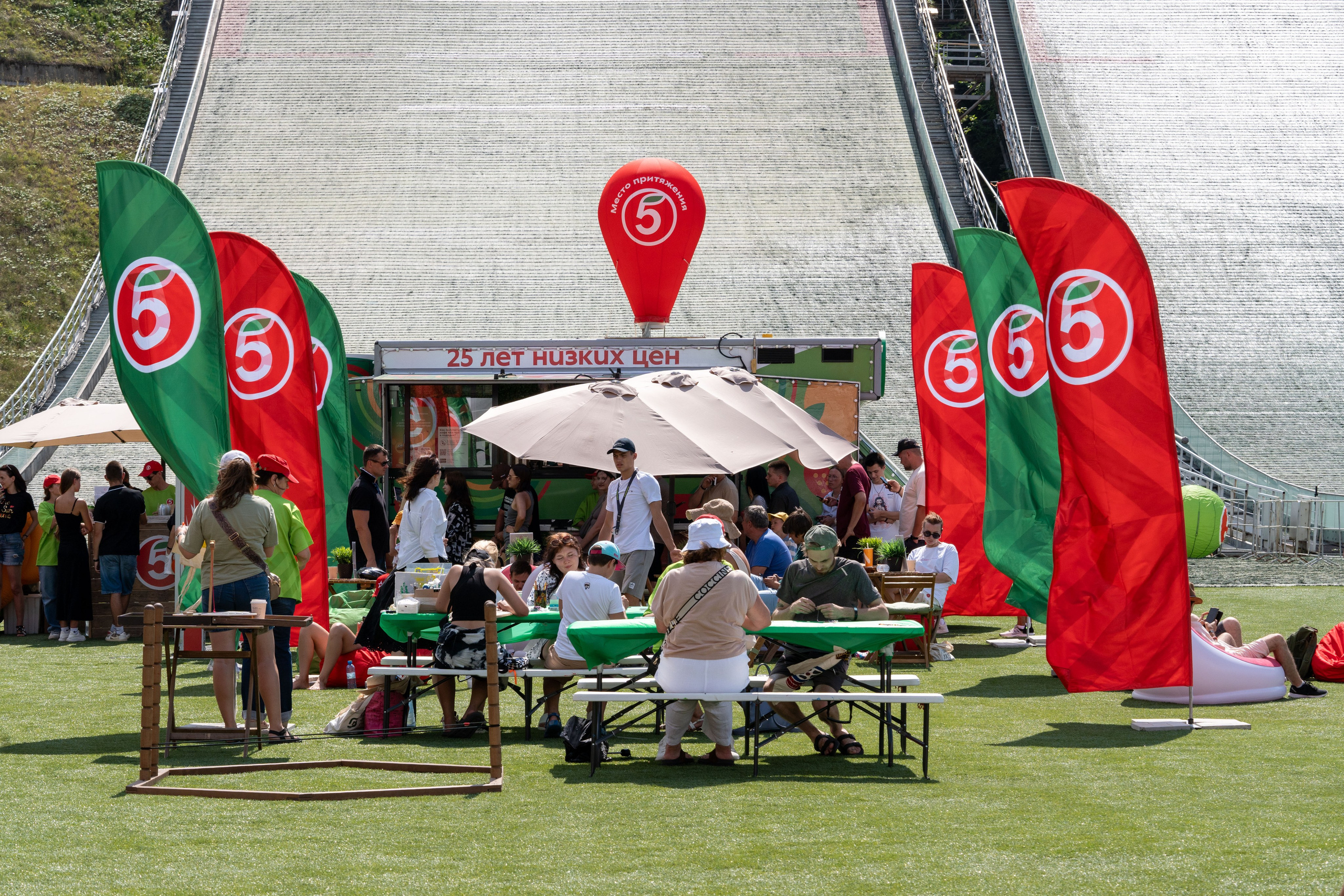 Фотоотчет партнеской интеграции для сети «Пятерочка» на фестивале «Grounded». Репортажный фотограф в Красной Поляне и Сочи Павлюченко Екатерина