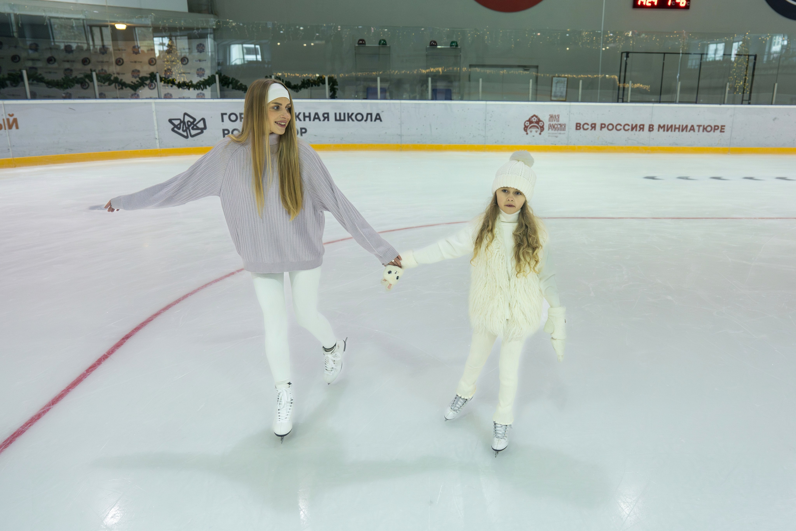 Контент съемка на катке для курорта Роза Хутор. Репортажный фотограф в Красной Поляне и Сочи Павлюченко Екатерина