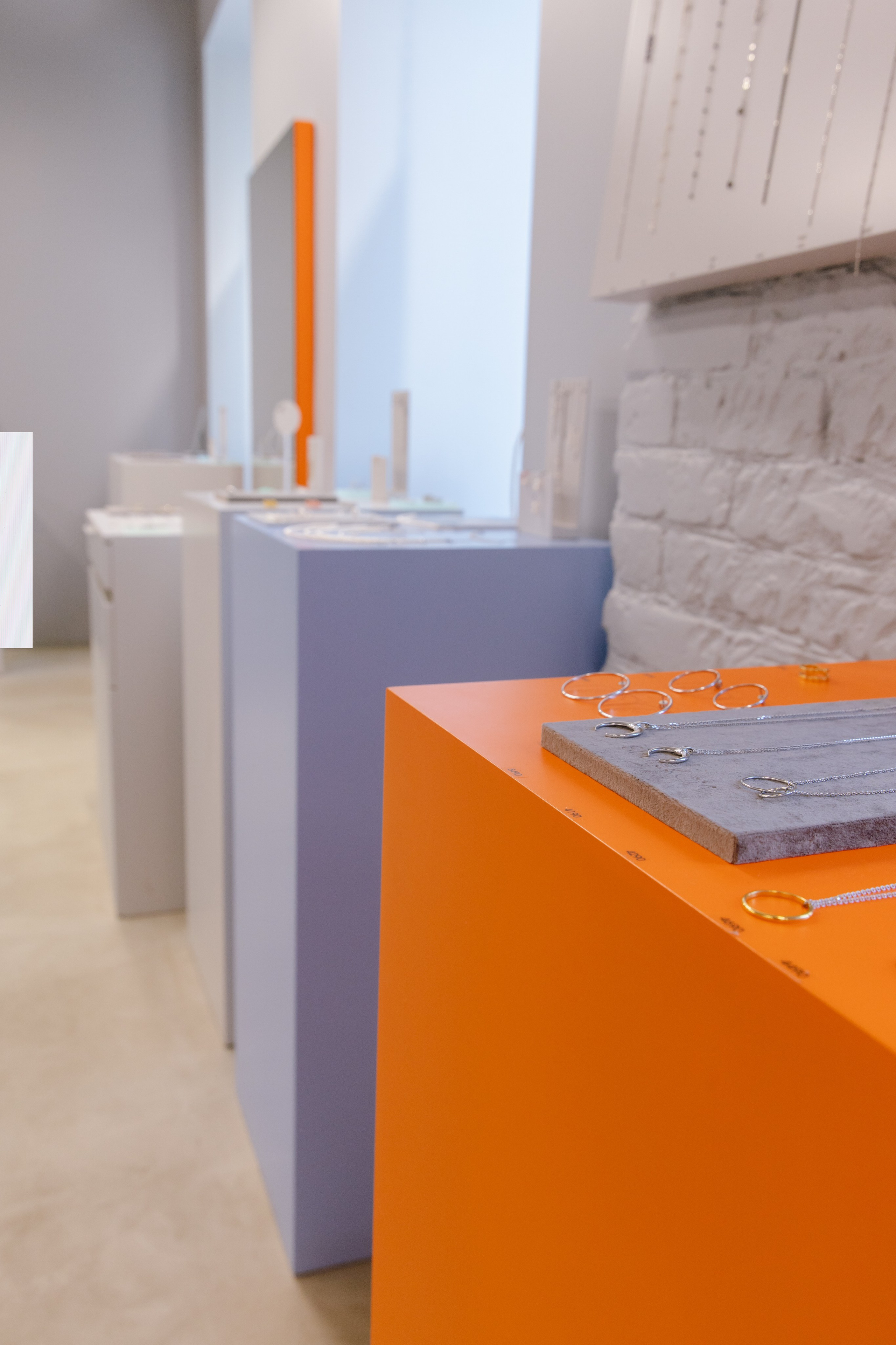 SBLESKOM ​Ювелирный салон Томск Ленина, 72. ГУДРУМ — Мебель на заказ в Томске | Кухни | Шкафы | Стулья и Столы