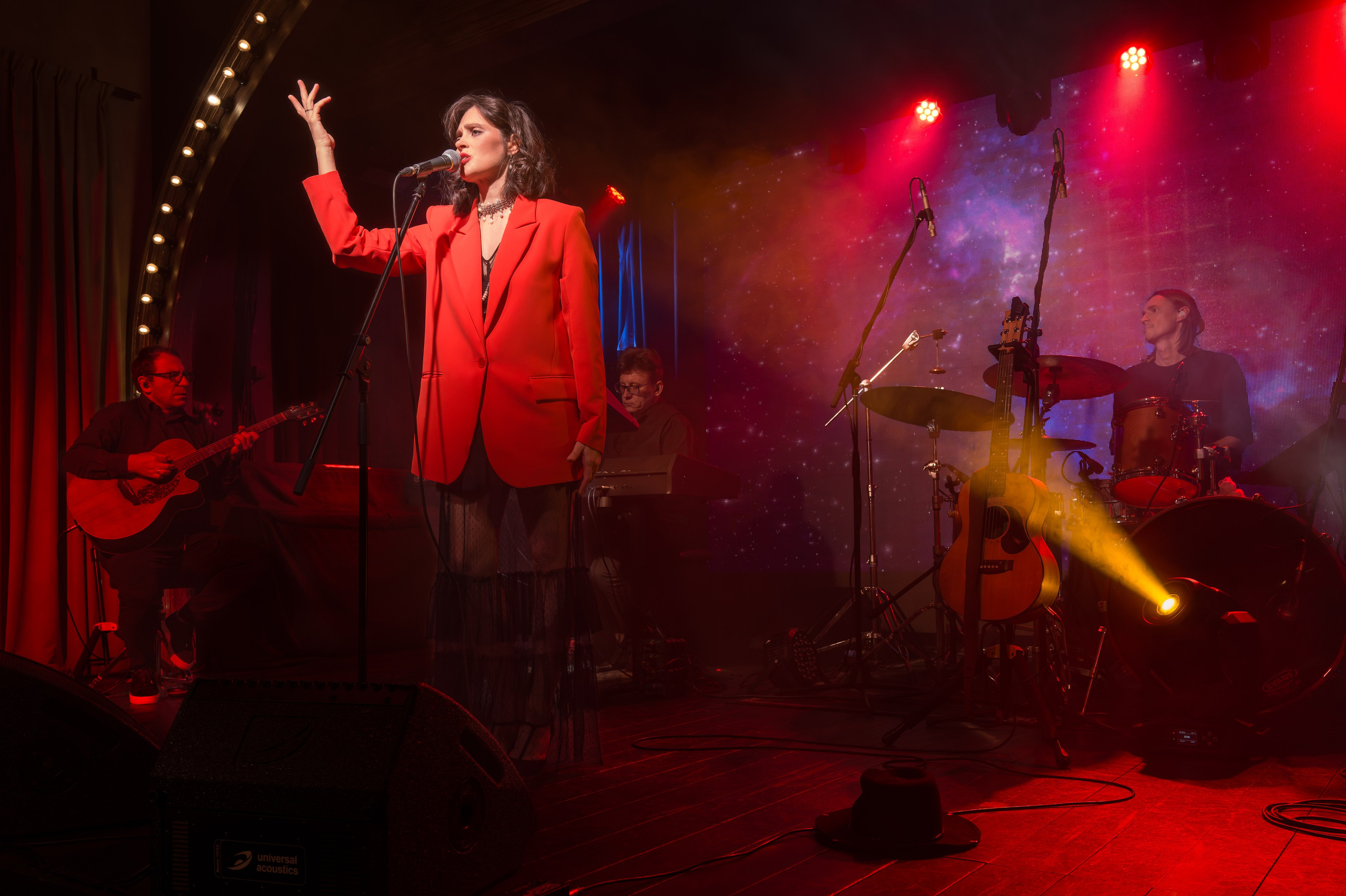 Женя Любич — концерт в Magnus Locus 31 октября 2024 года. Сайт фотографа Сергея Абрамова