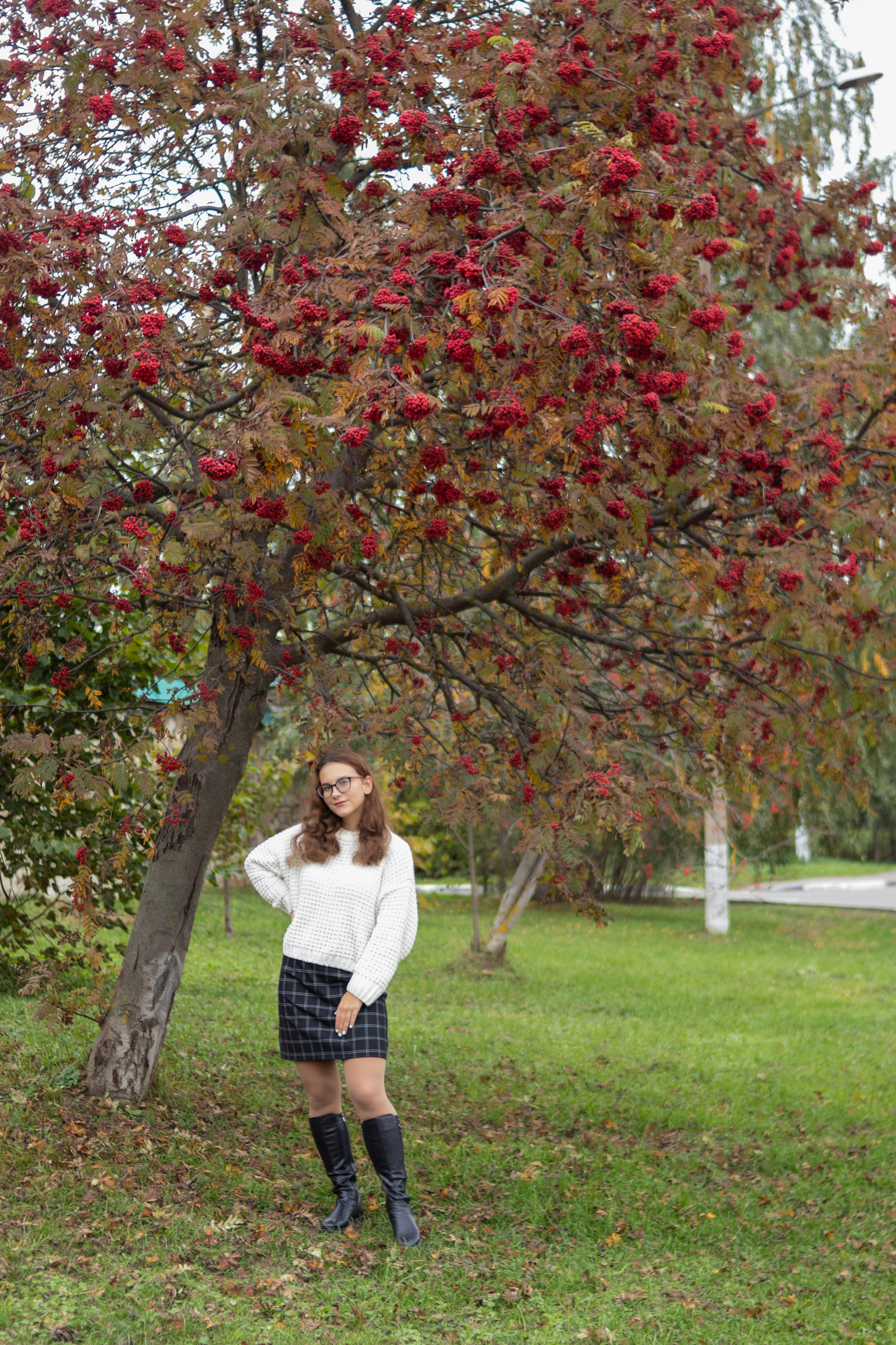 Вероника в рябине. Фотограф в Серпухове Наталья Руденко