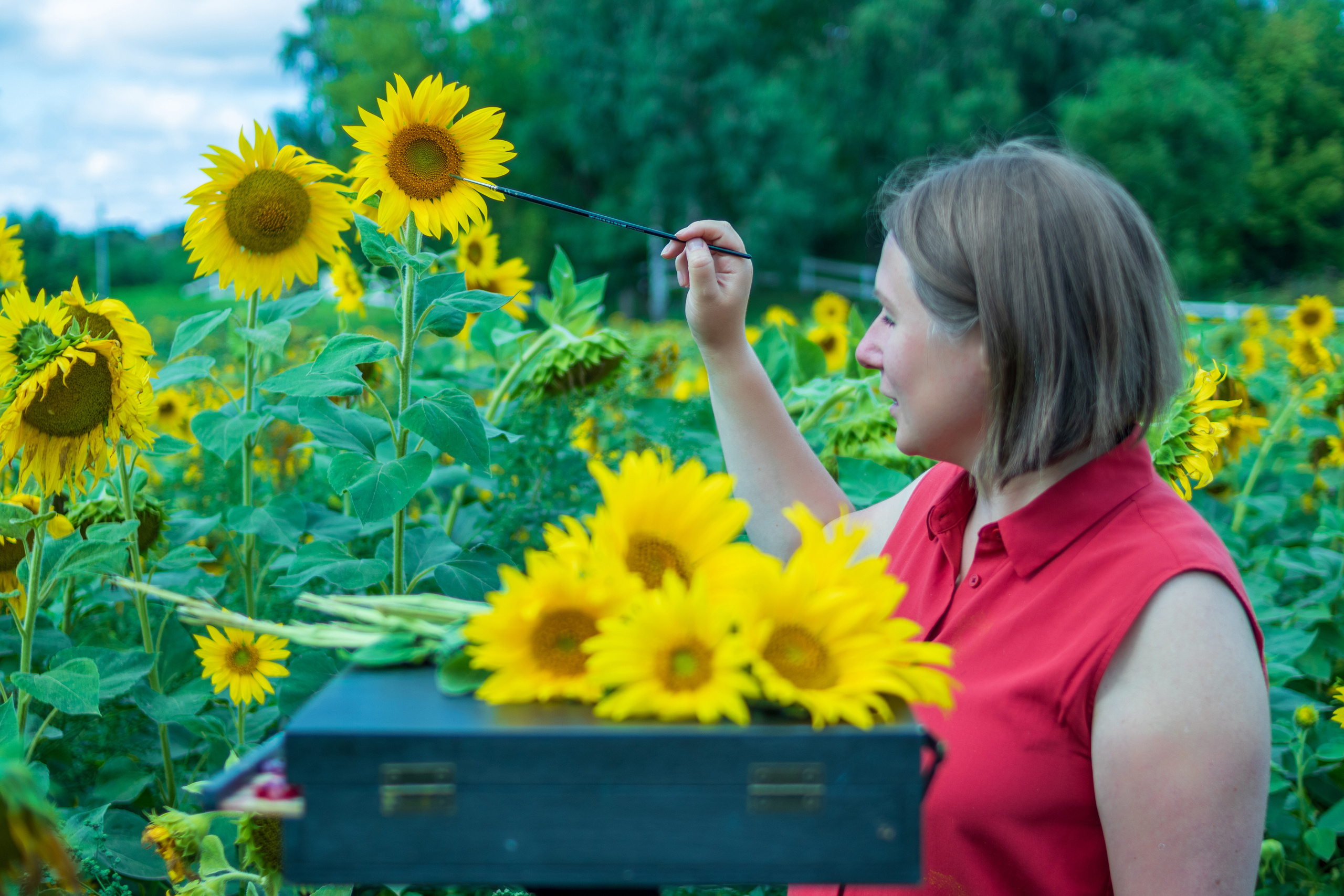 Екатерина — художник в поле подсолнухов. Фотограф в Серпухове Наталья Руденко