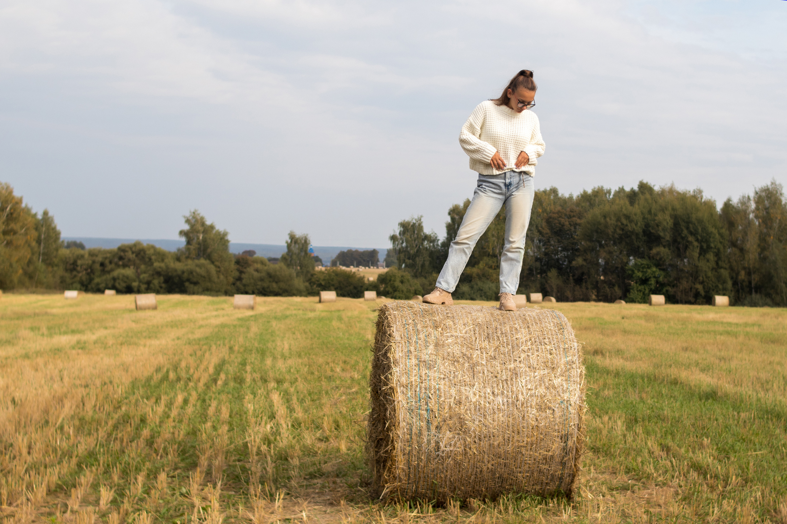 Фотосессия в рулонах сена. Фотограф в Серпухове Наталья Руденко