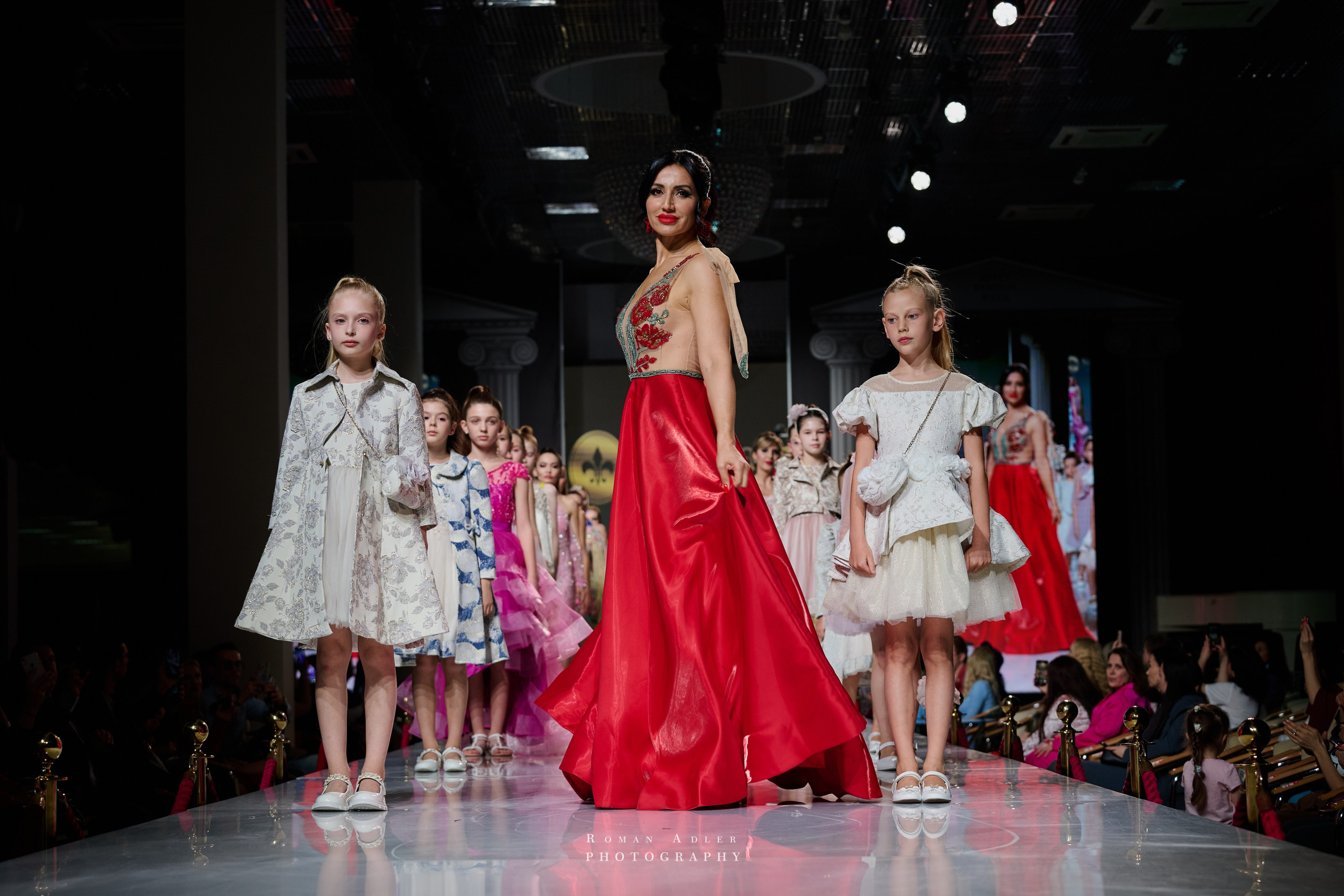 ESTET FASHION WEEK ВЕСНА — 2025. Фотограф Роман Адлер