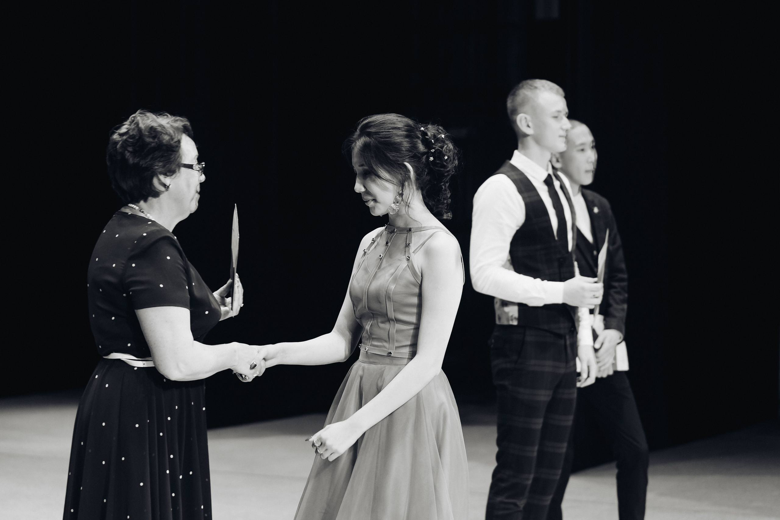 Вручение аттестатов 14 Гимназия. Свадебный и семейный фотограф в Улан-Удэ