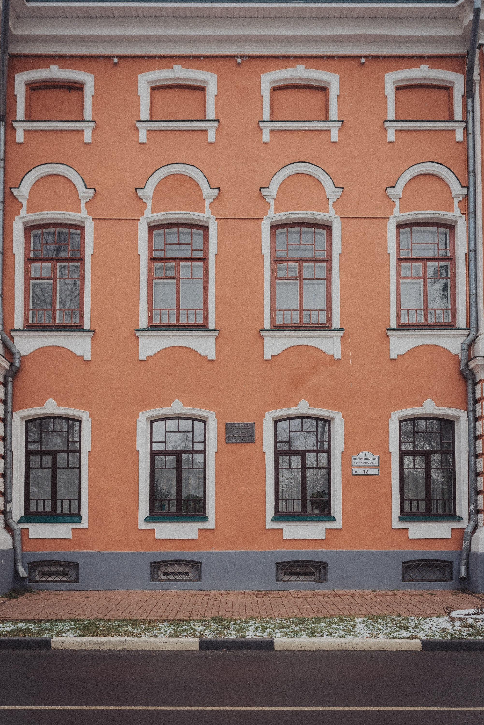 Проект #улицыгорода. Ярославль, площадь Челюскинцев. Документальный фотограф Илья Тихановский