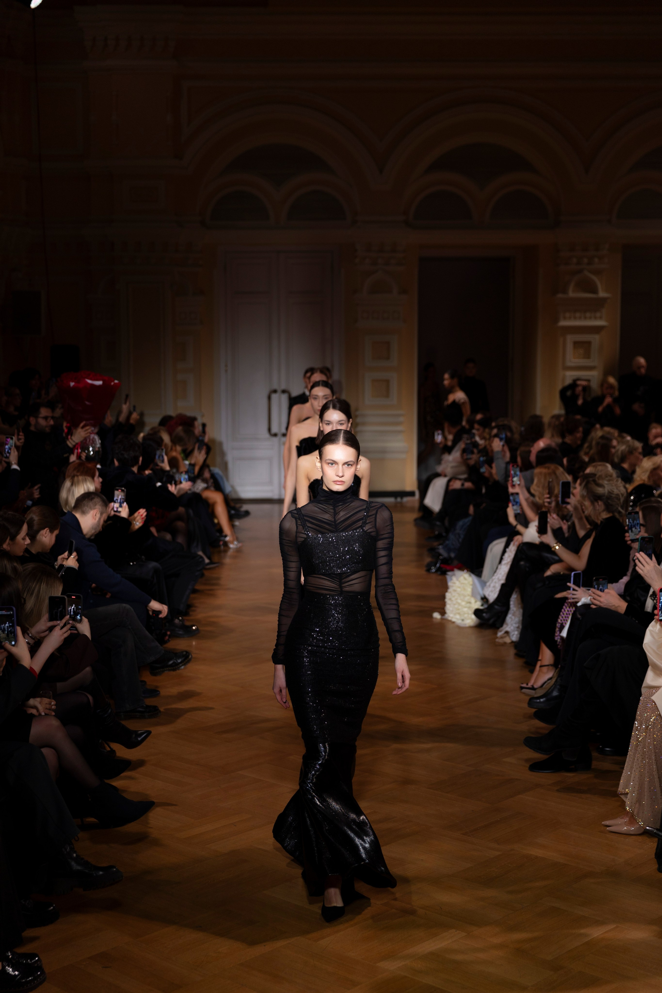 CANACH fashion show by Artashes Oganian, GUM, Moscow. «Птичка на проводе»: информационный портал в Москве