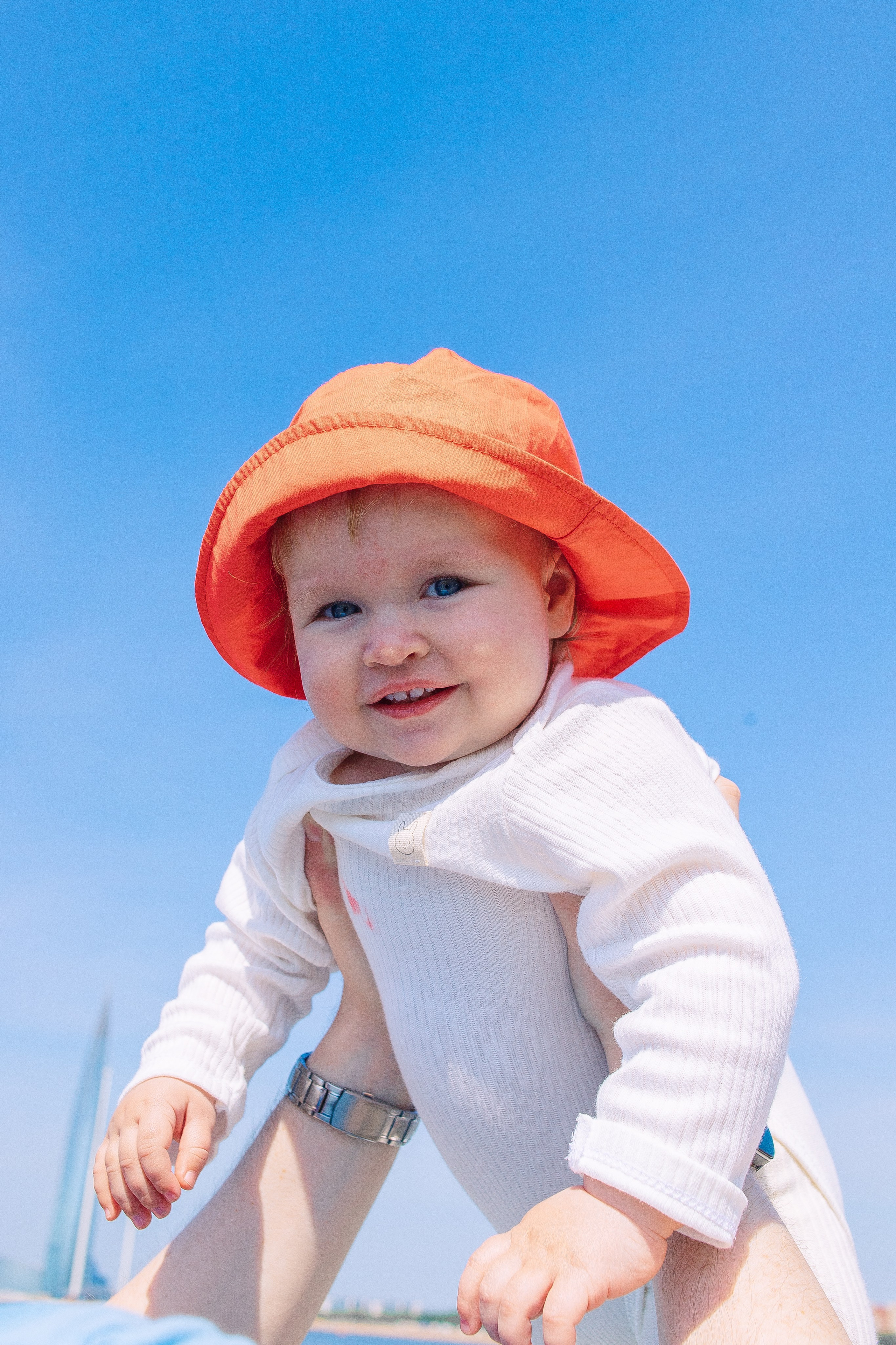 Семейная фотосессия летом в солнечный день в Санкт-Петербурге с видом на Лахту. Фотограф в Санкт-Петербурге, Анна Скворцова