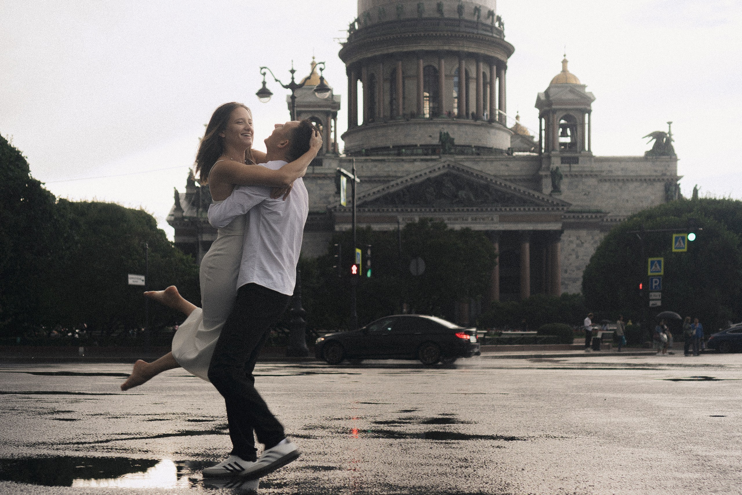 СВАДЕБНАЯ ФОТОСЕСИСИЯ В МЕТРО И ВОЗЛЕ ИСАКИЕВСКОГО СОБОРА В ДОЖДЬ. Профессиональный фотограф, Санкт-Петербург — Виктория Богомолова