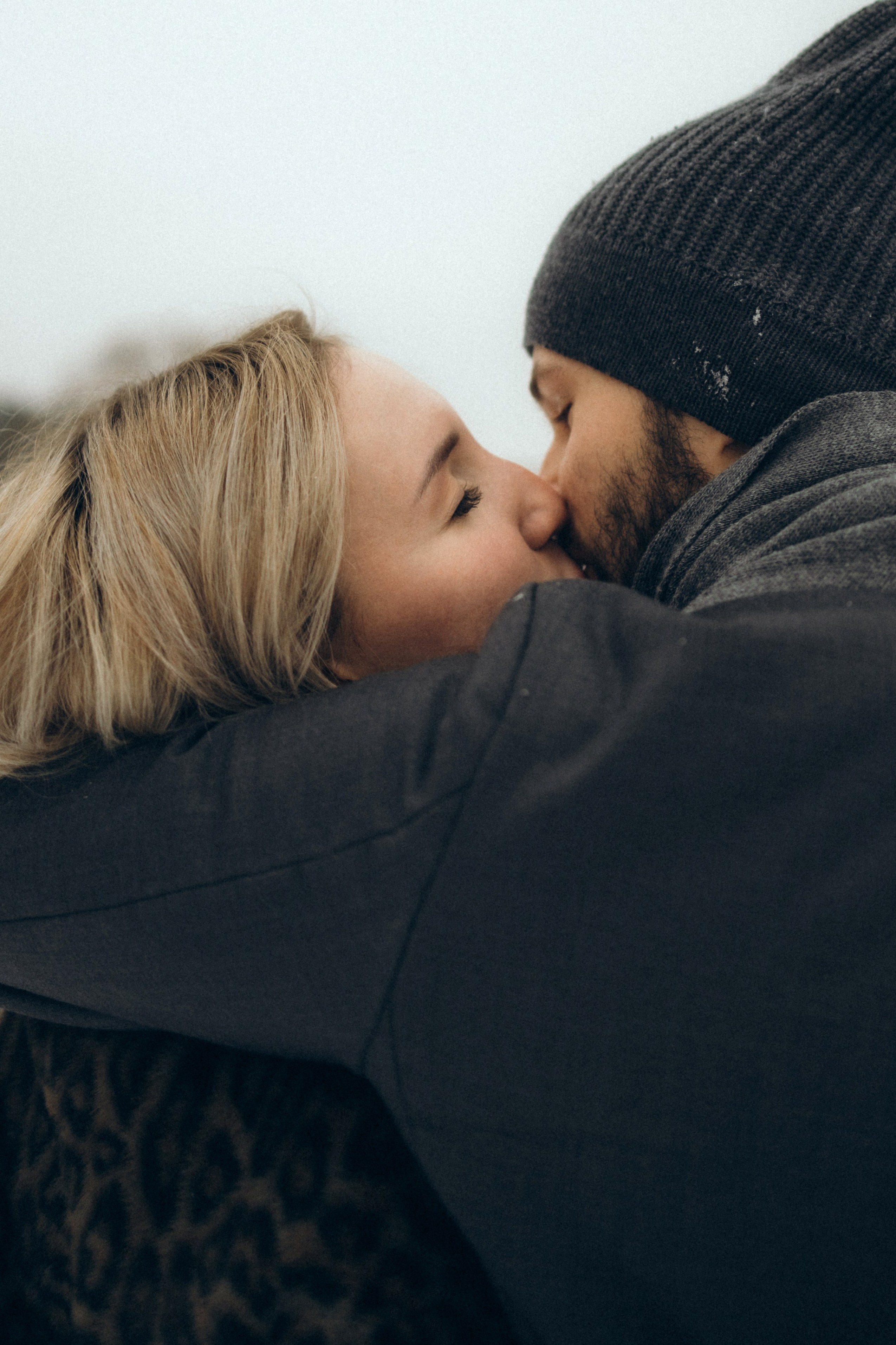 Дима и Камила в зимнем Мещерском лесу. Свадебный и портретный фотограф в Москве Кристина Золотова