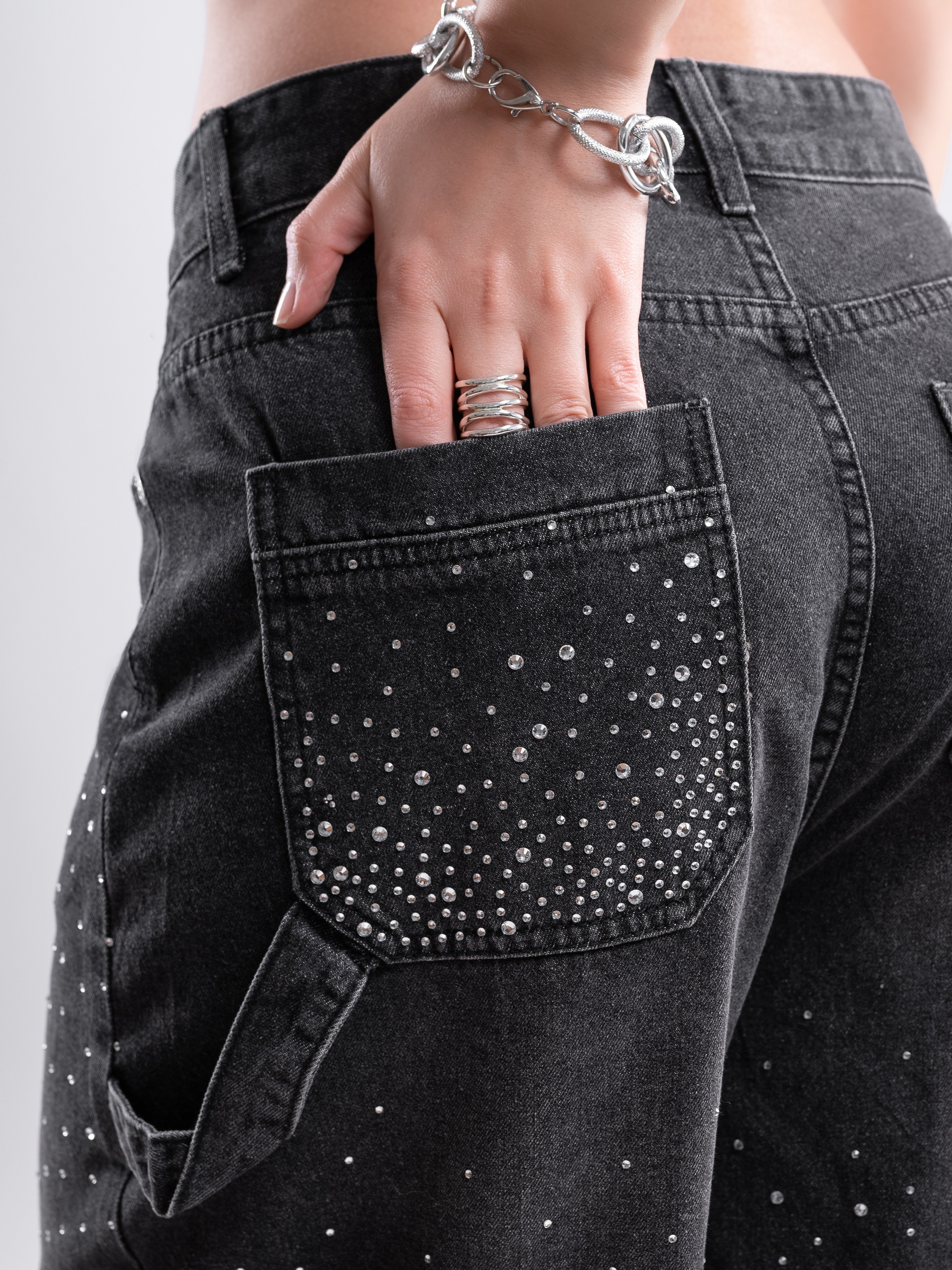 Джинсовые бриджи. Предметный фотограф, фото для маркетплейсов Пятигорск, КМВ