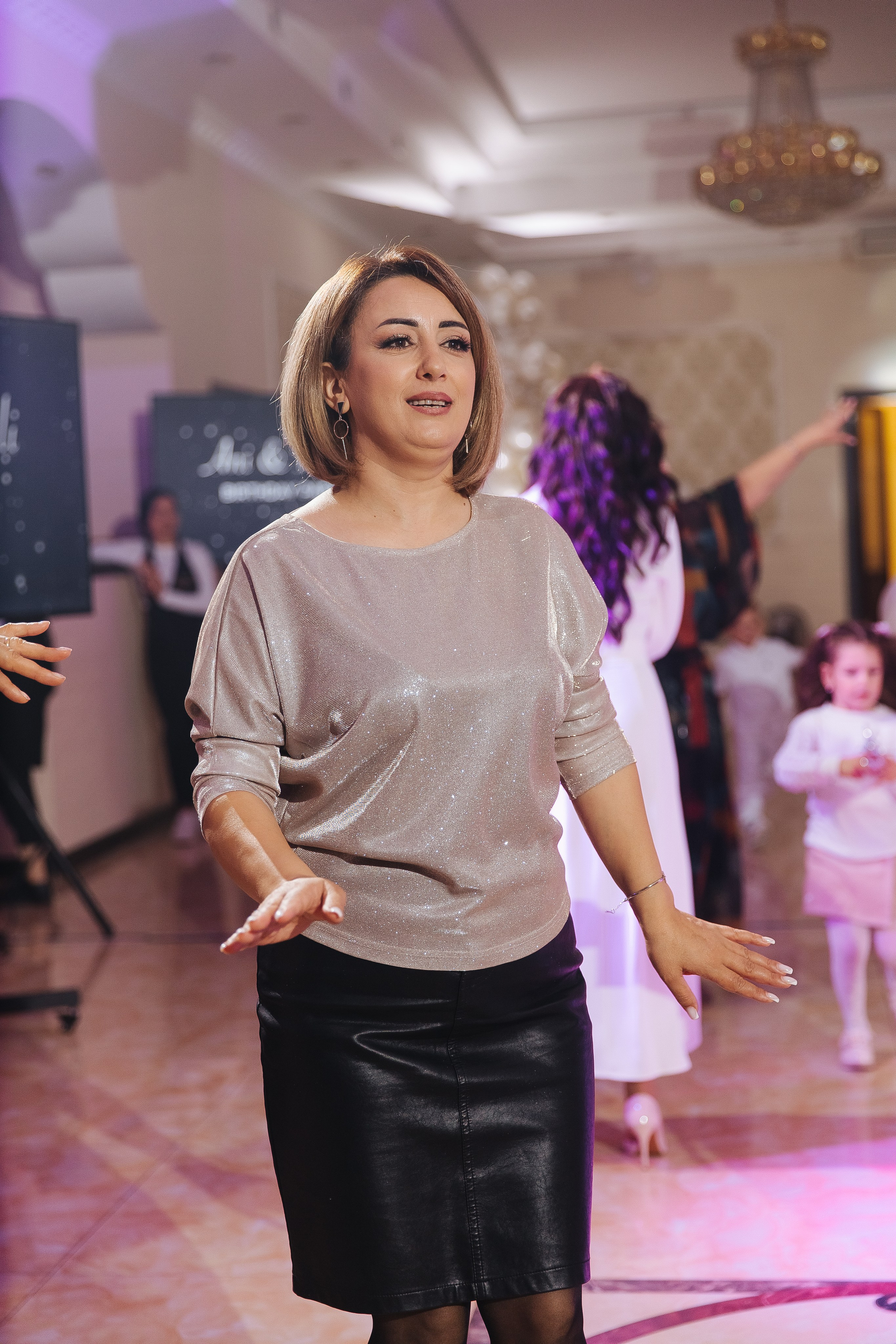 Ани и Назели. 35&5 День рождения, «Янтарь». Фотограф в Красноярске Надежда Воскресенская