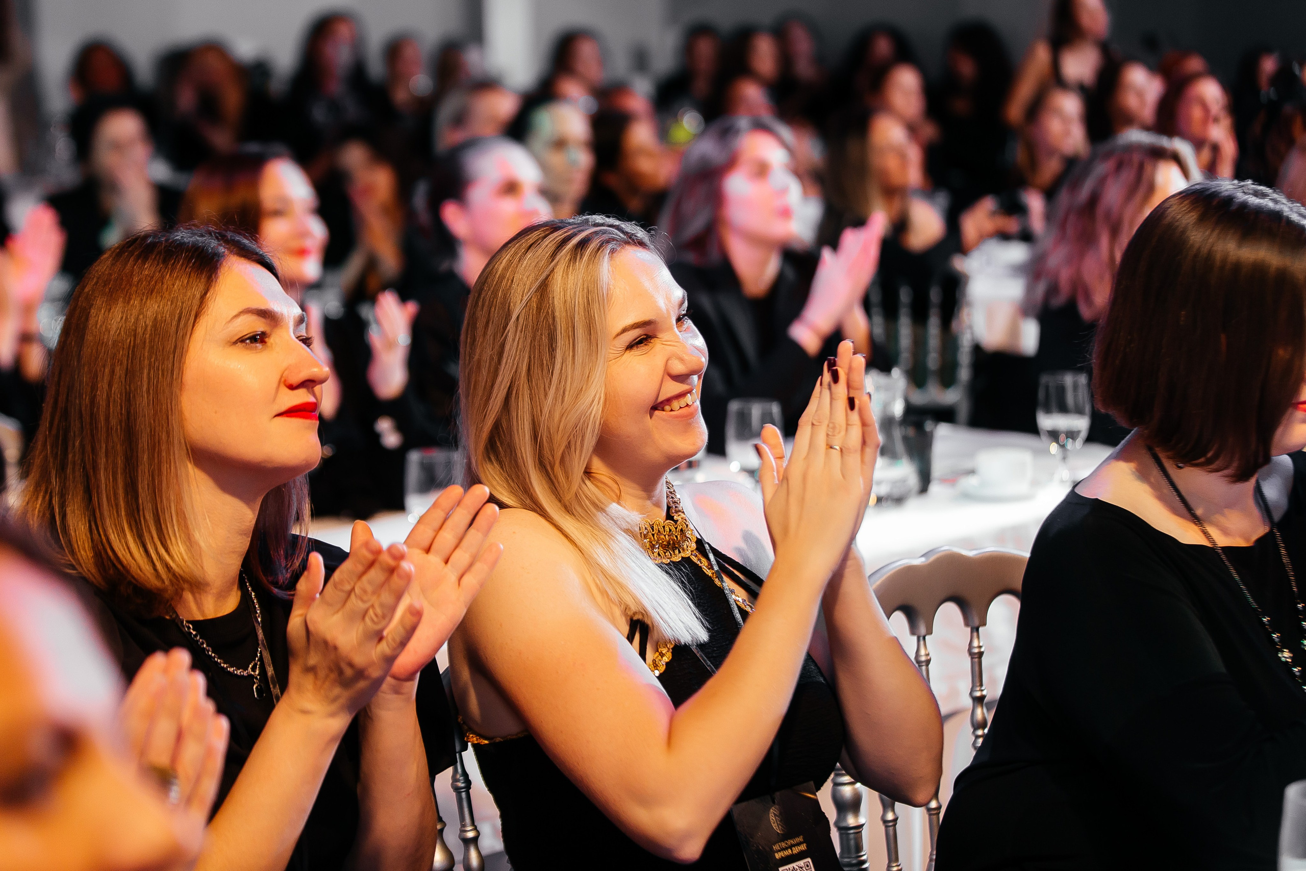 Фотозона+выступление спикеров. Фотограф в Красноярске Надежда Воскресенская