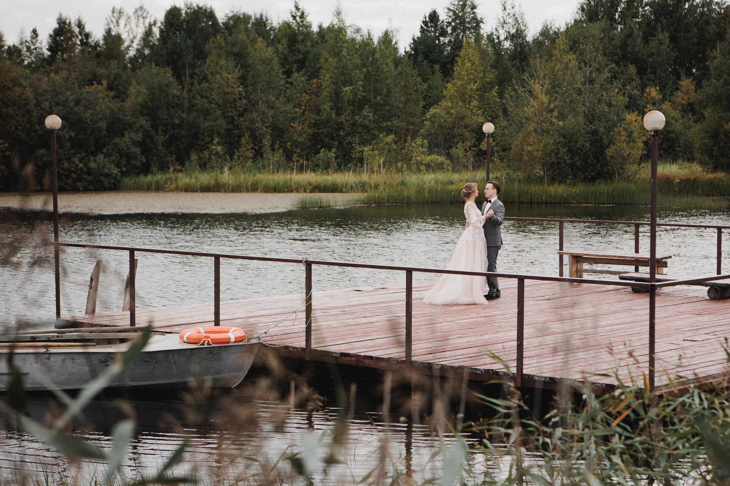 Свадебная фотосъёмка на природе, свадьба в борах. Свадебный и портретный фотограф в Архангельске Илья Труфанов