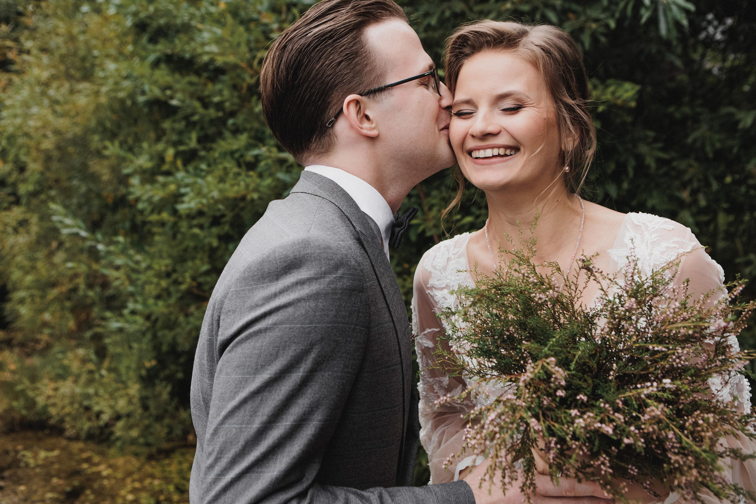 Свадебная фотосъёмка на природе, свадьба в борах. Свадебный и портретный фотограф в Архангельске Илья Труфанов