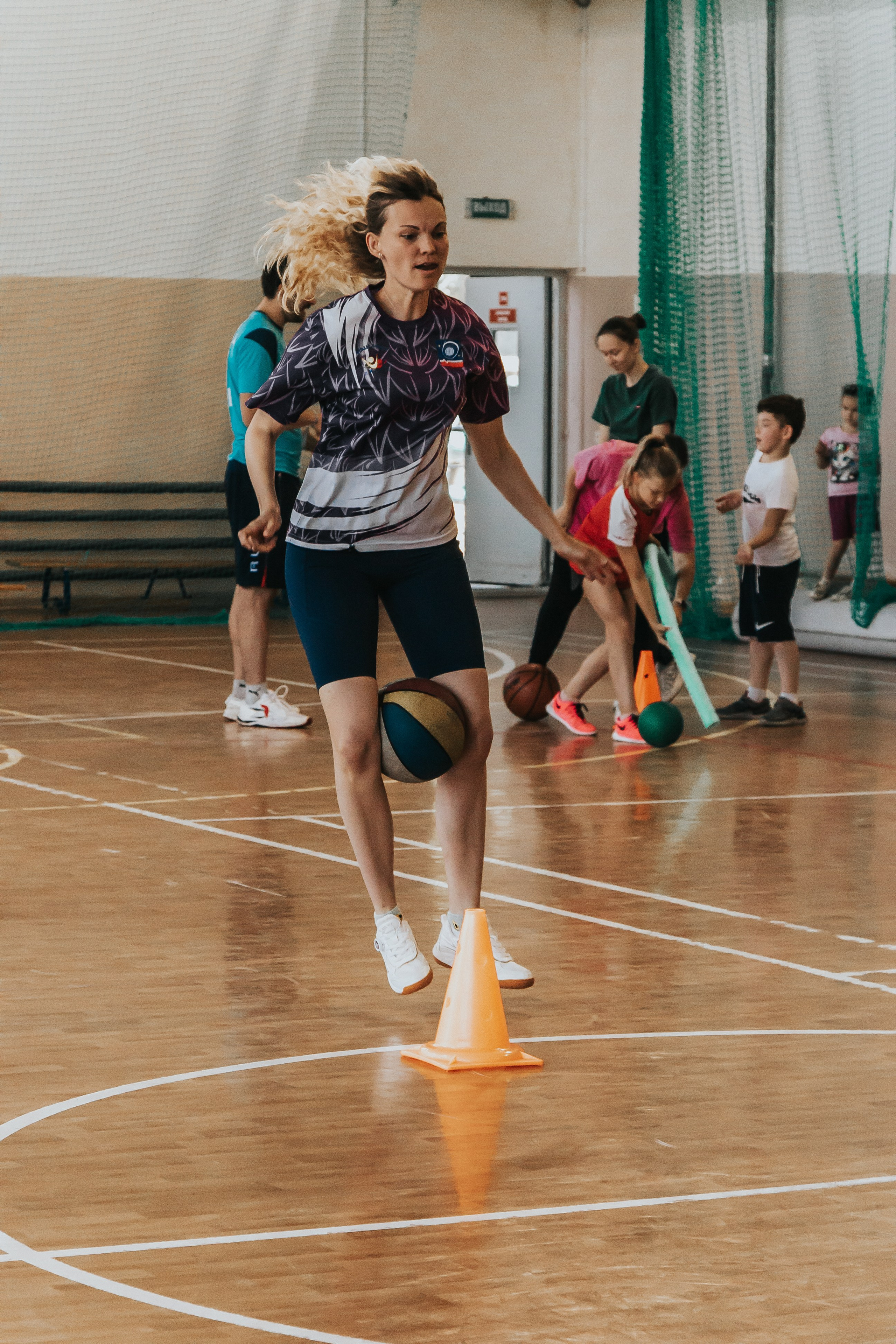 Репортажная спортивная съемка г. Королев стадион Металлист «папа, мама, я — спортивная семья». Юлия Егорова | Свадебный фотограф, семейный фотограф Москва, МО • Портреты • репортажи • день рождения • Love Story • дети