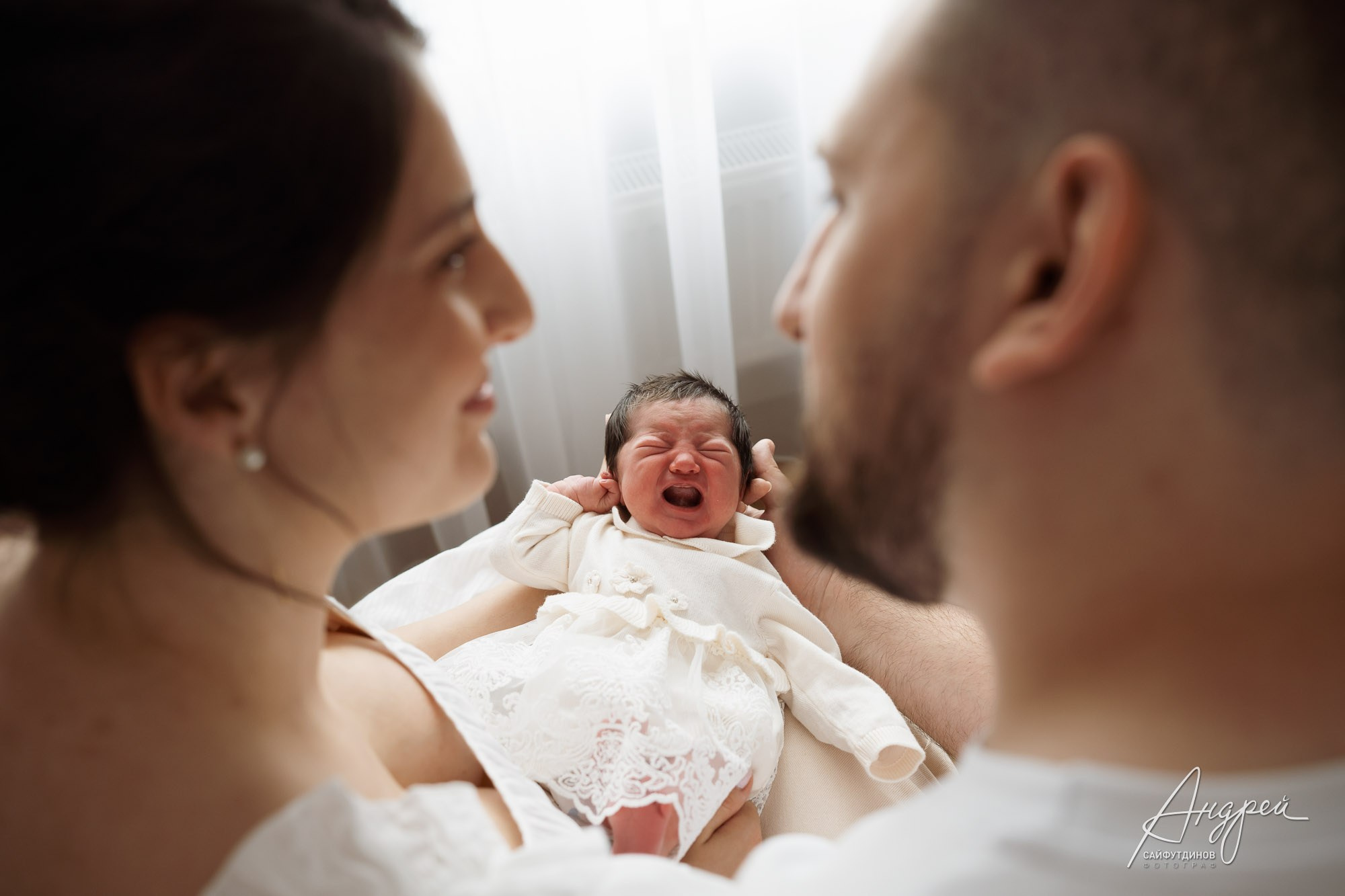 Мама, папа и новорожденный ребенок, семейная фотосессия в Ростове-на-Дону, фотограф Андрей Сайфутдинов.