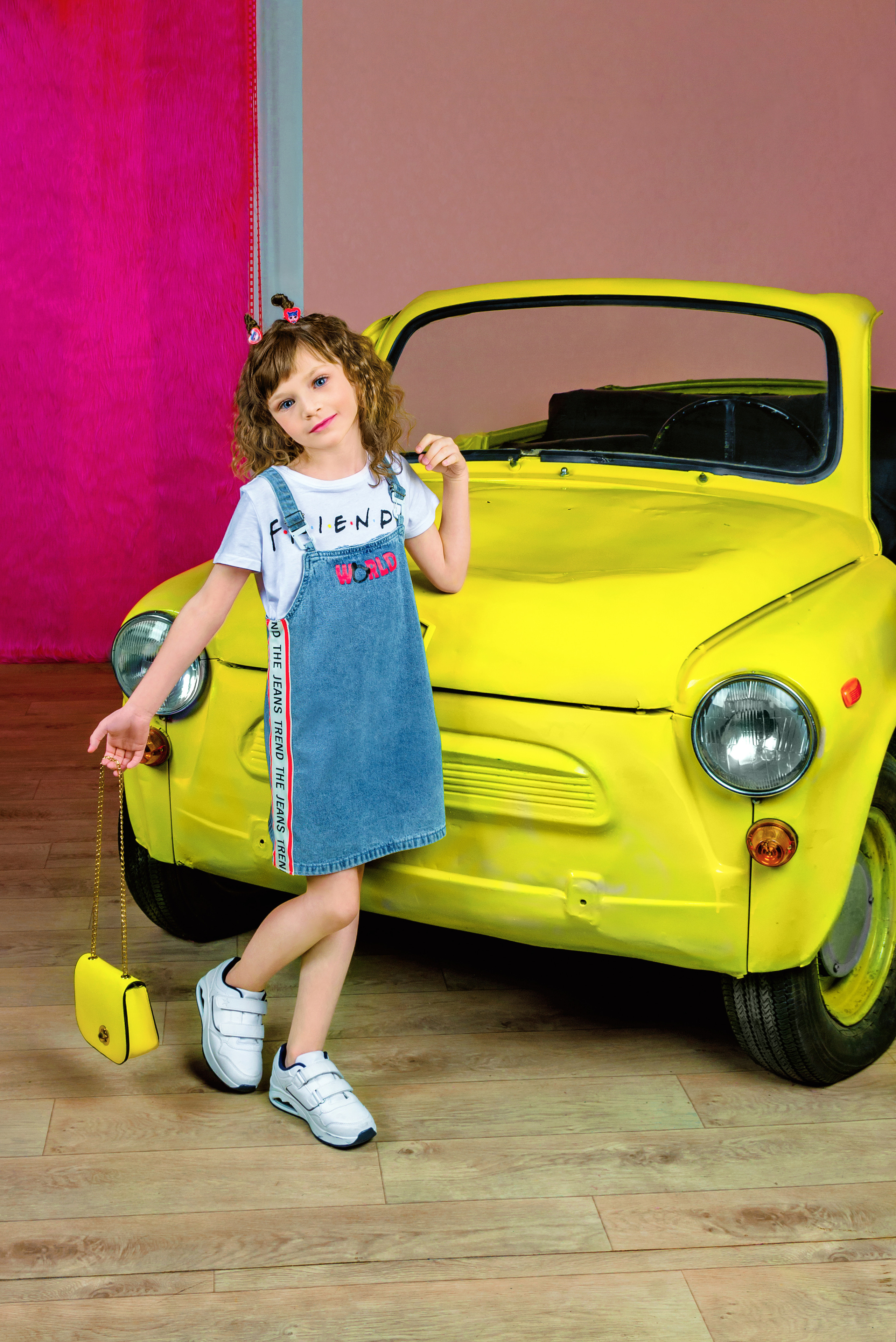 Дети с машинами в студии. Фотографы для фотосессий в Новосибирске