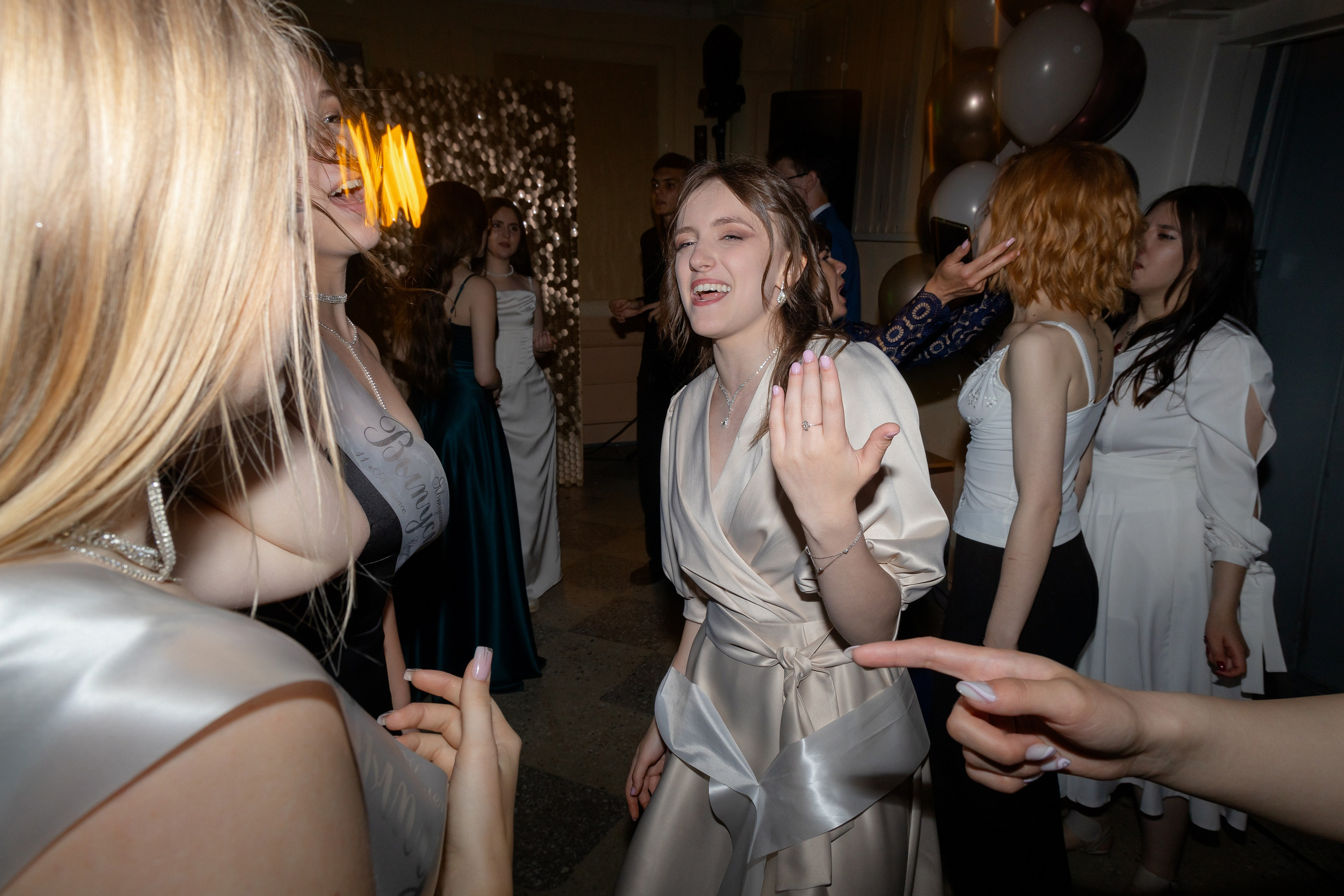 Школьный выпускной 2024 год в Соколе (Минск). Свадебный фотограф в Минске/Беларуси Сергей Спиридонов