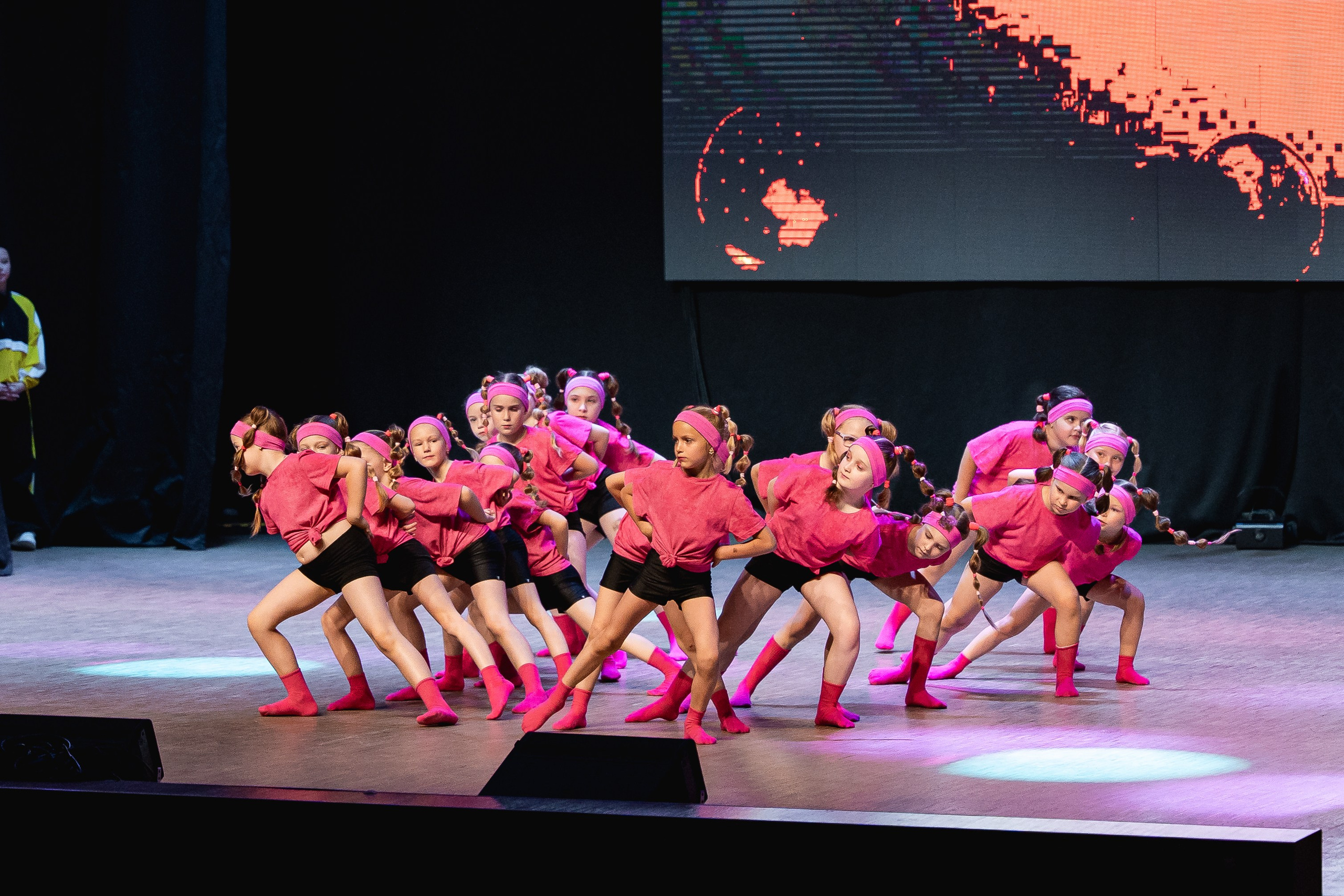 Отчётный концерт танцевально-спортивного клуба «PULSE». Портретный и репортажный фотограф в Воронеже: Анастасия Пузикова