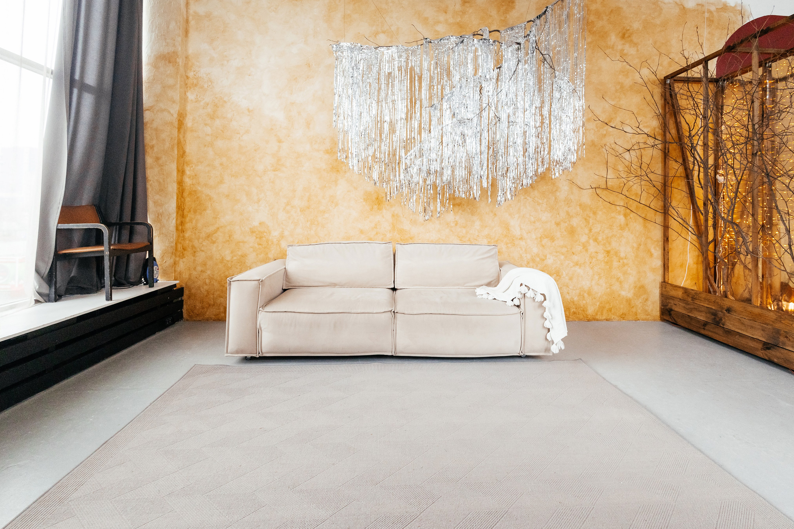 Фотосессии в студии Питер, зал Невский в Сургуте с профессиональным фотографом Анной Старцевой – ваш ключ к красивым и эмоциональным снимкам