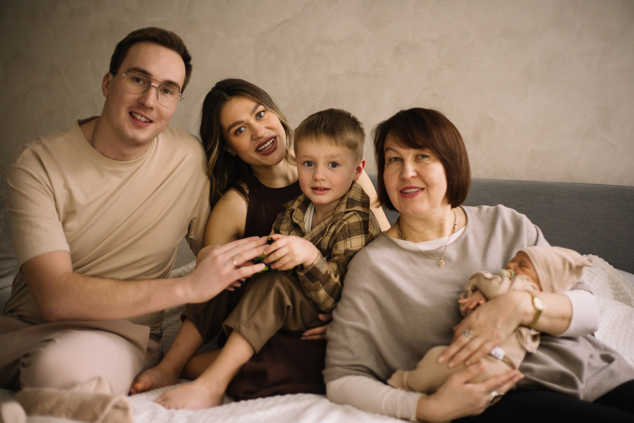 Домашняя семейная фотосессия с новорожденным. Семейный фотограф в Томске Максимова Екатерина