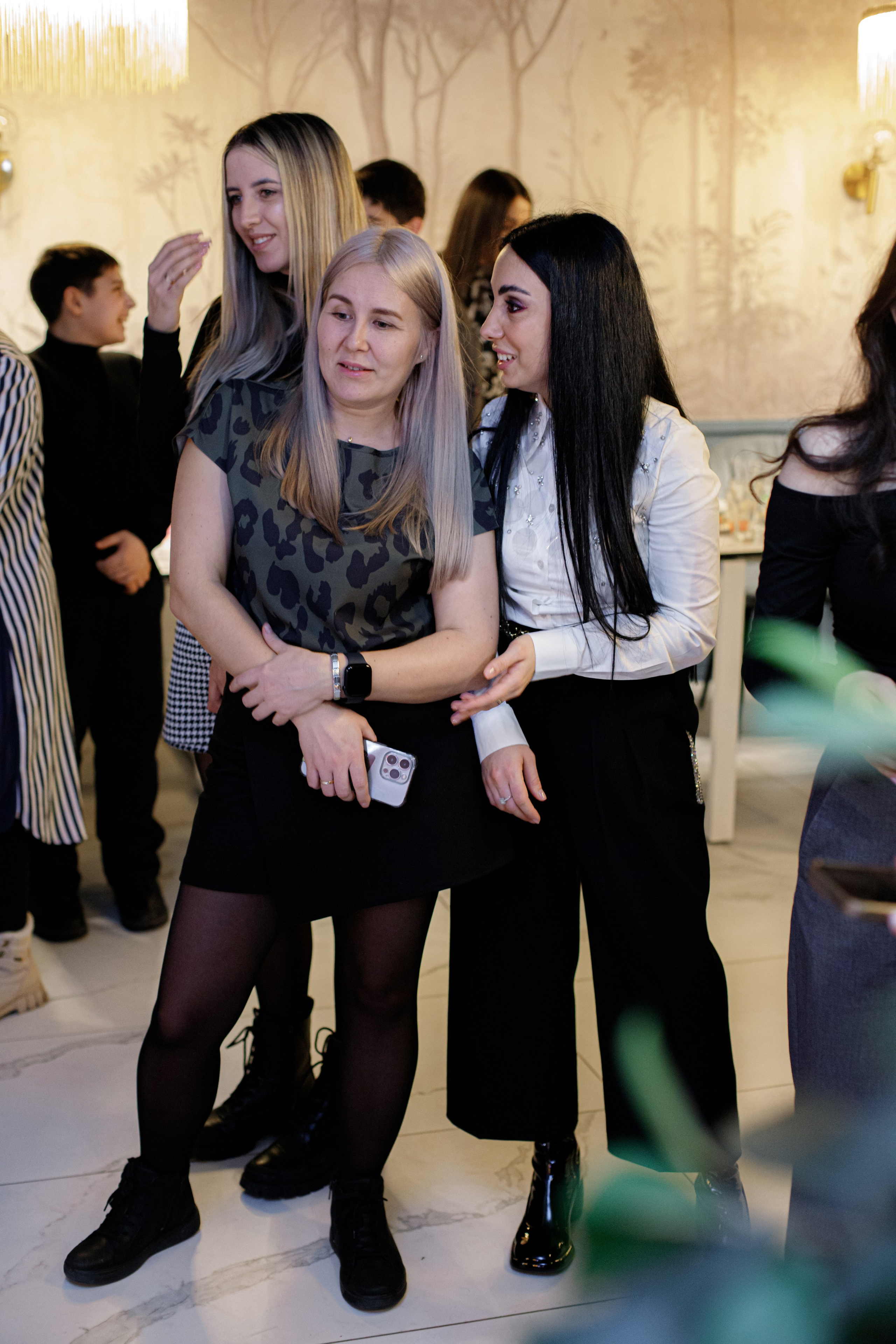 ASIA'S BIRTHDAY PARTY. Photokarish