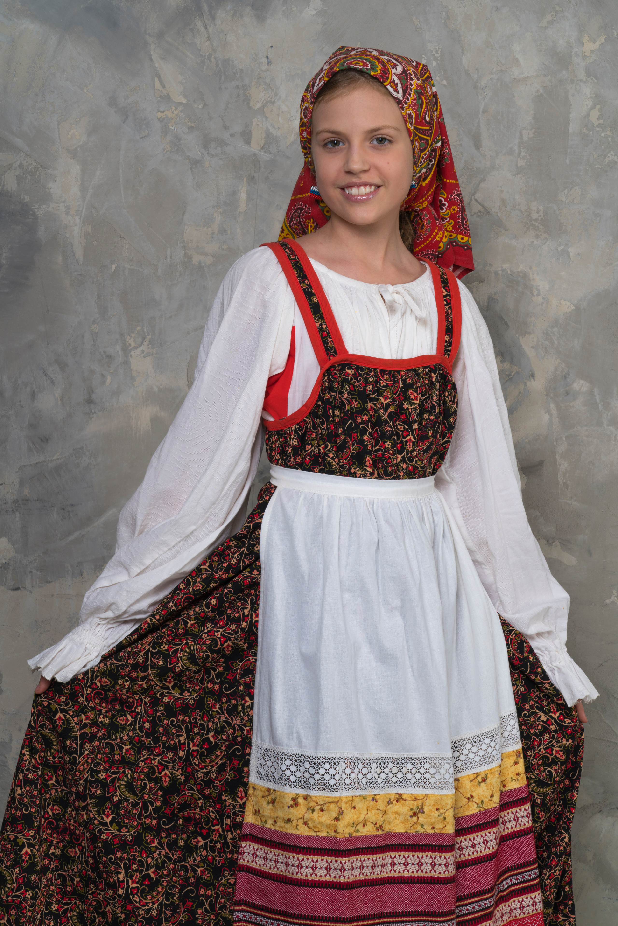 Хоровод Дружбы. Модель подросток Кристина Шэр в Москве