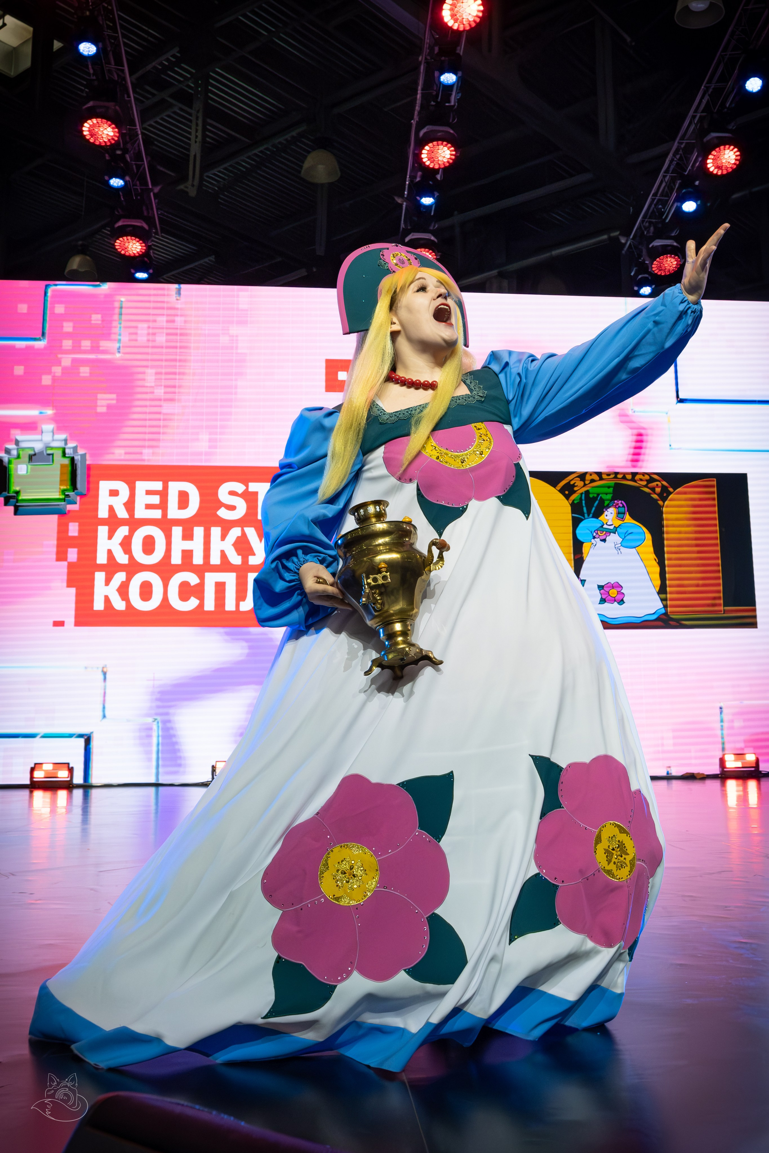 Сцена РЭД ЭКСПО 2024. Косплей фотограф