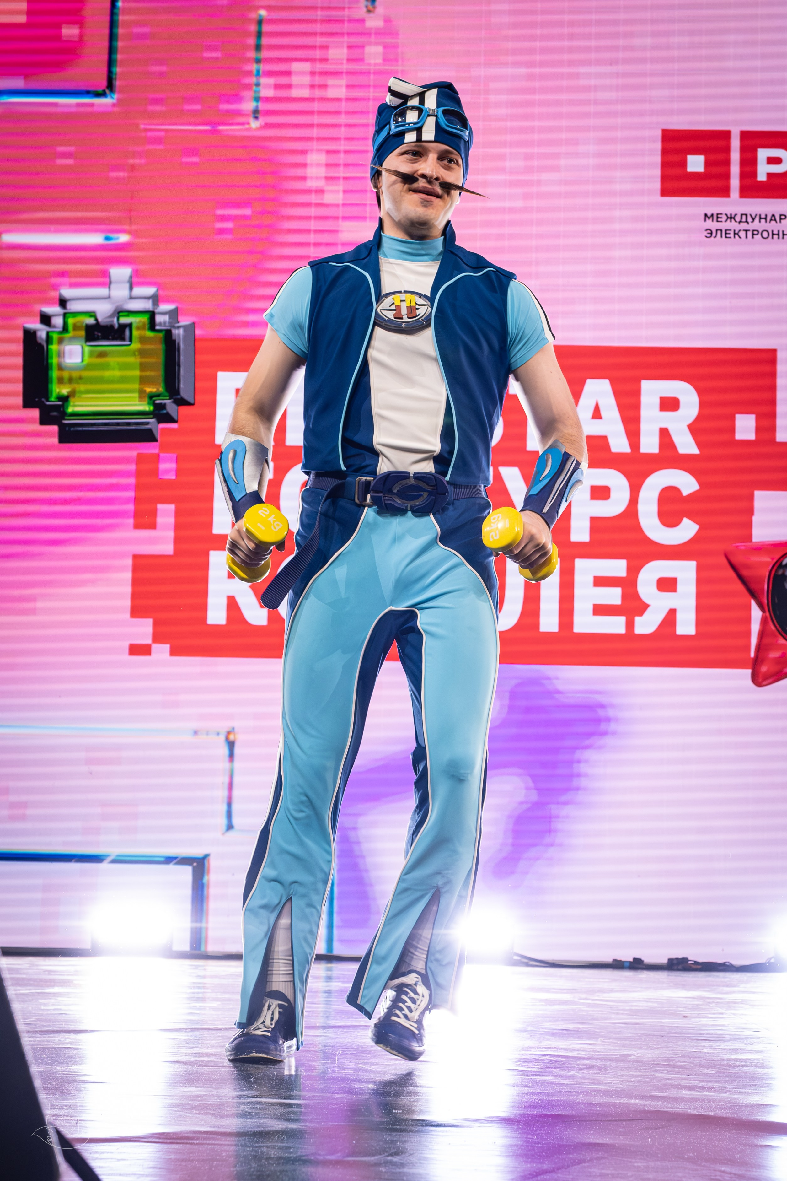 Сцена РЭД ЭКСПО 2024. Косплей фотограф