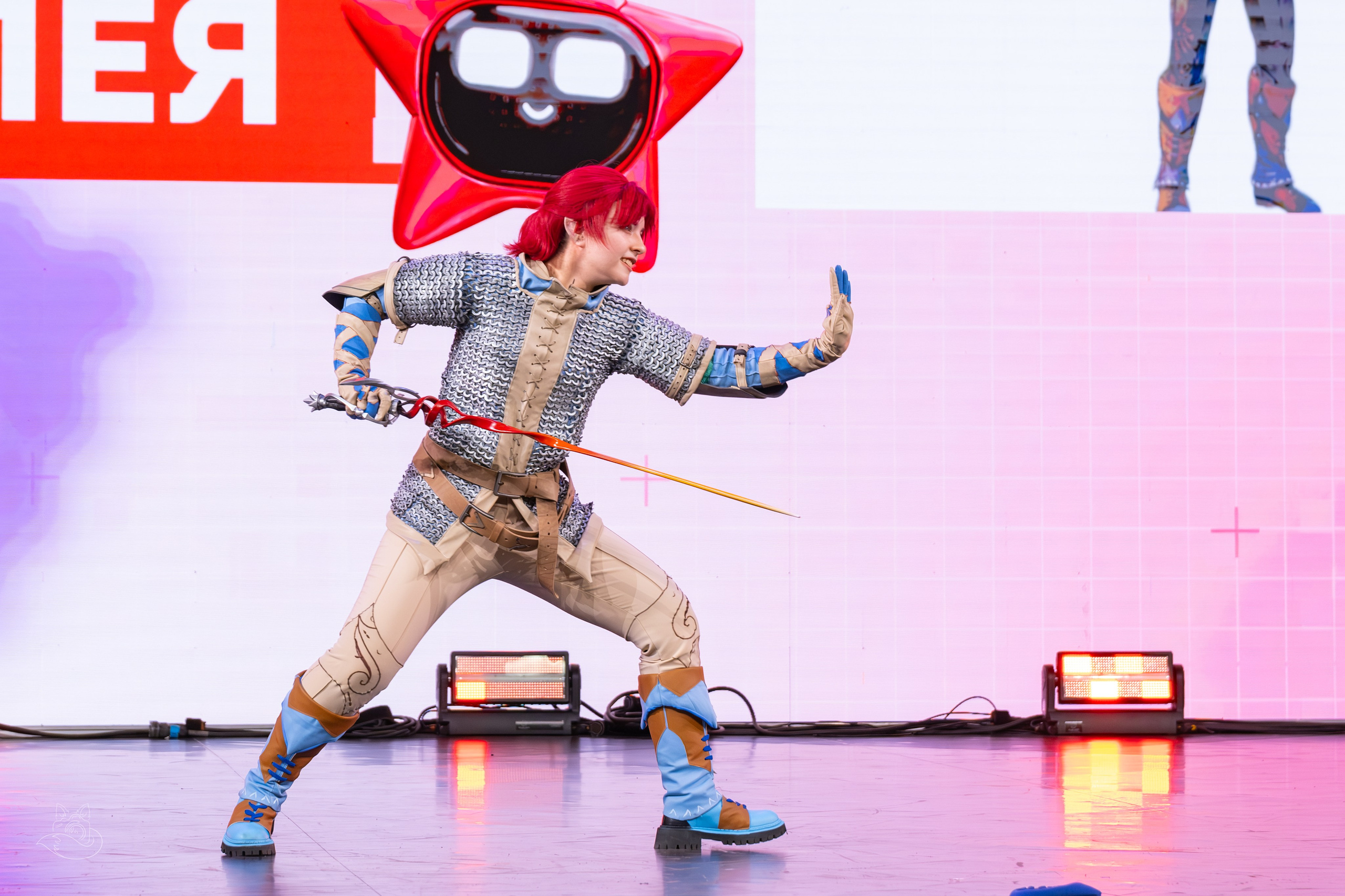 Сцена РЭД ЭКСПО 2024. Косплей фотограф