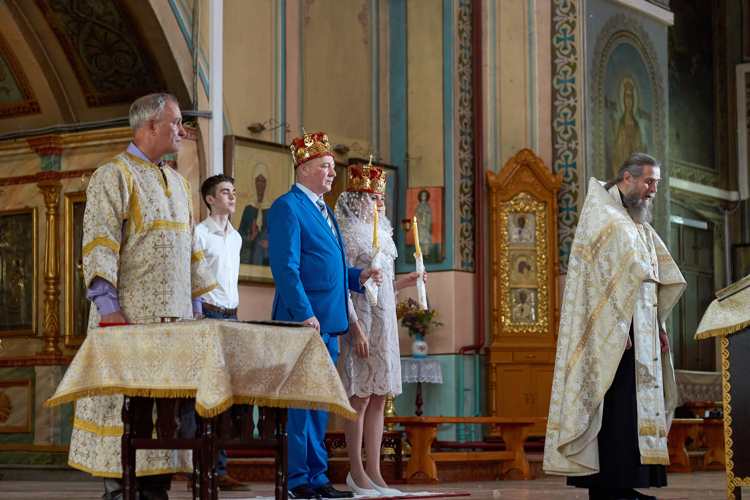 Венчание в церкви. Фотограф Владимир Артамонов