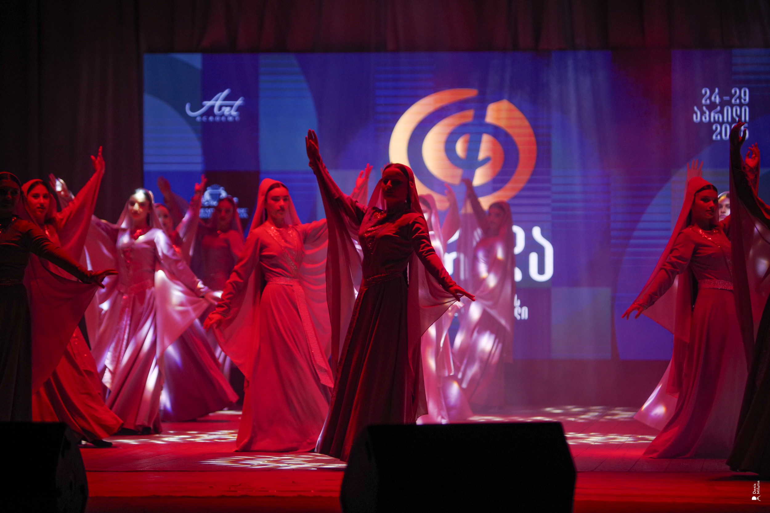 Танцы в Хоби. Портретный фотограф Денис Милютин