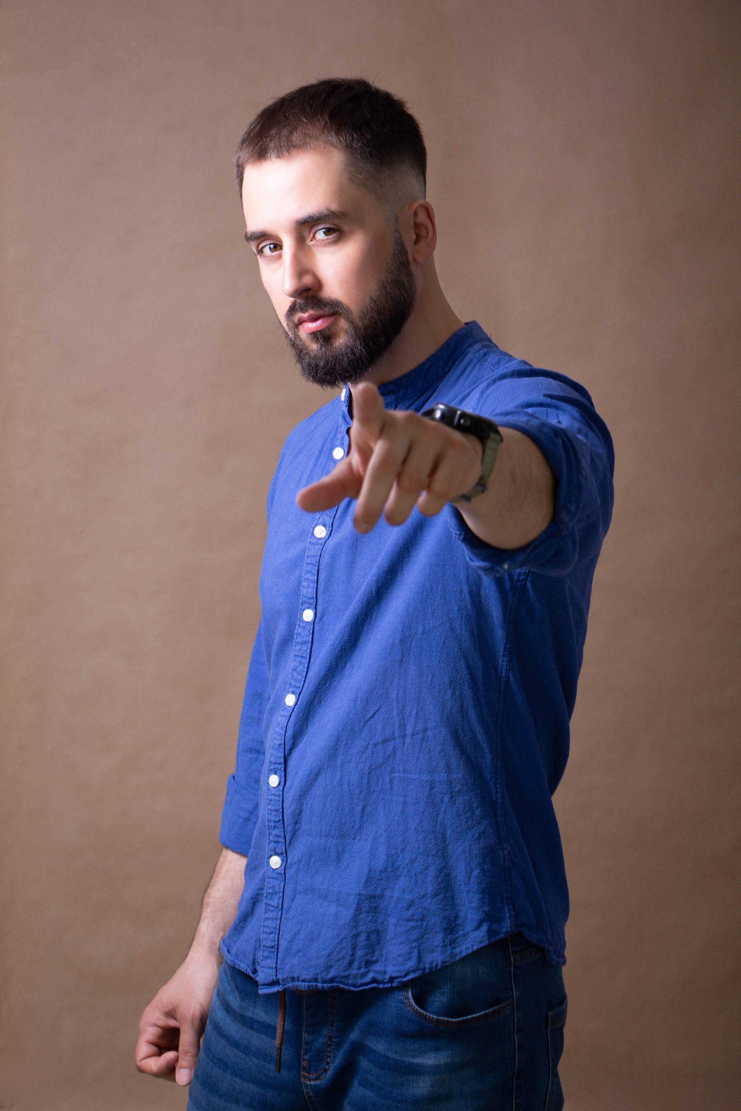 Артем бросает предметы. Нечехова Виктория