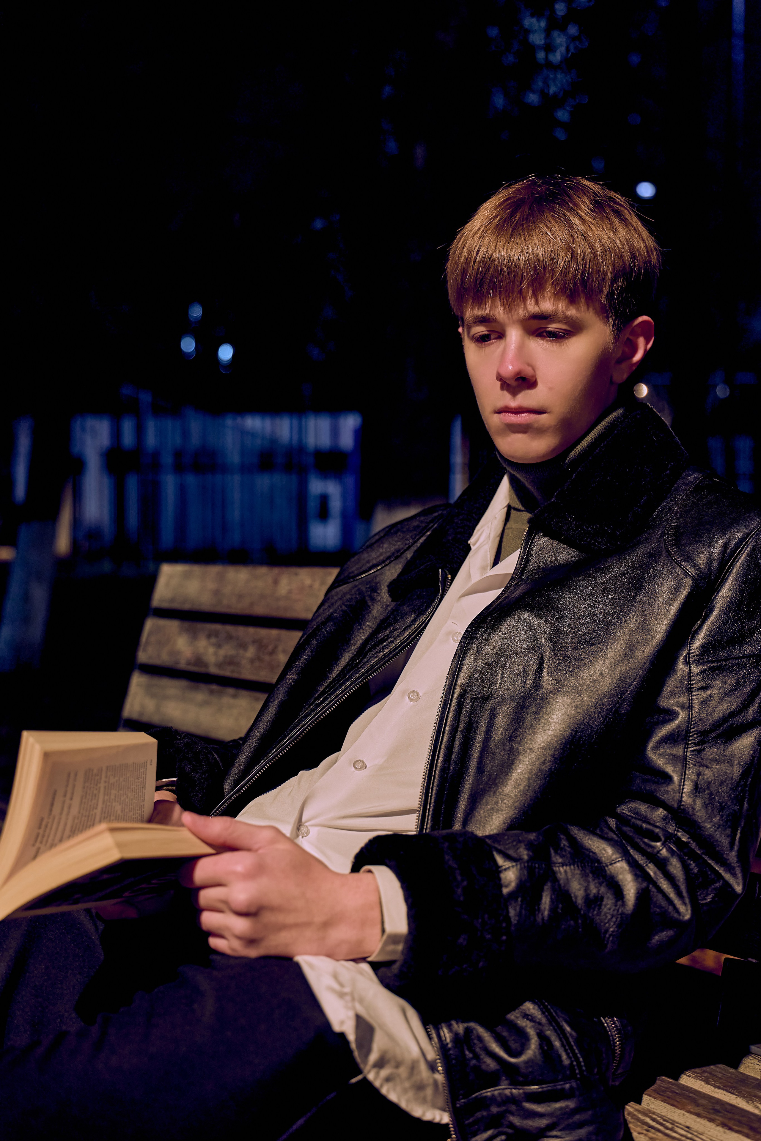 Портрет на улице ночного города фото Православного фотографа Николая Голованова