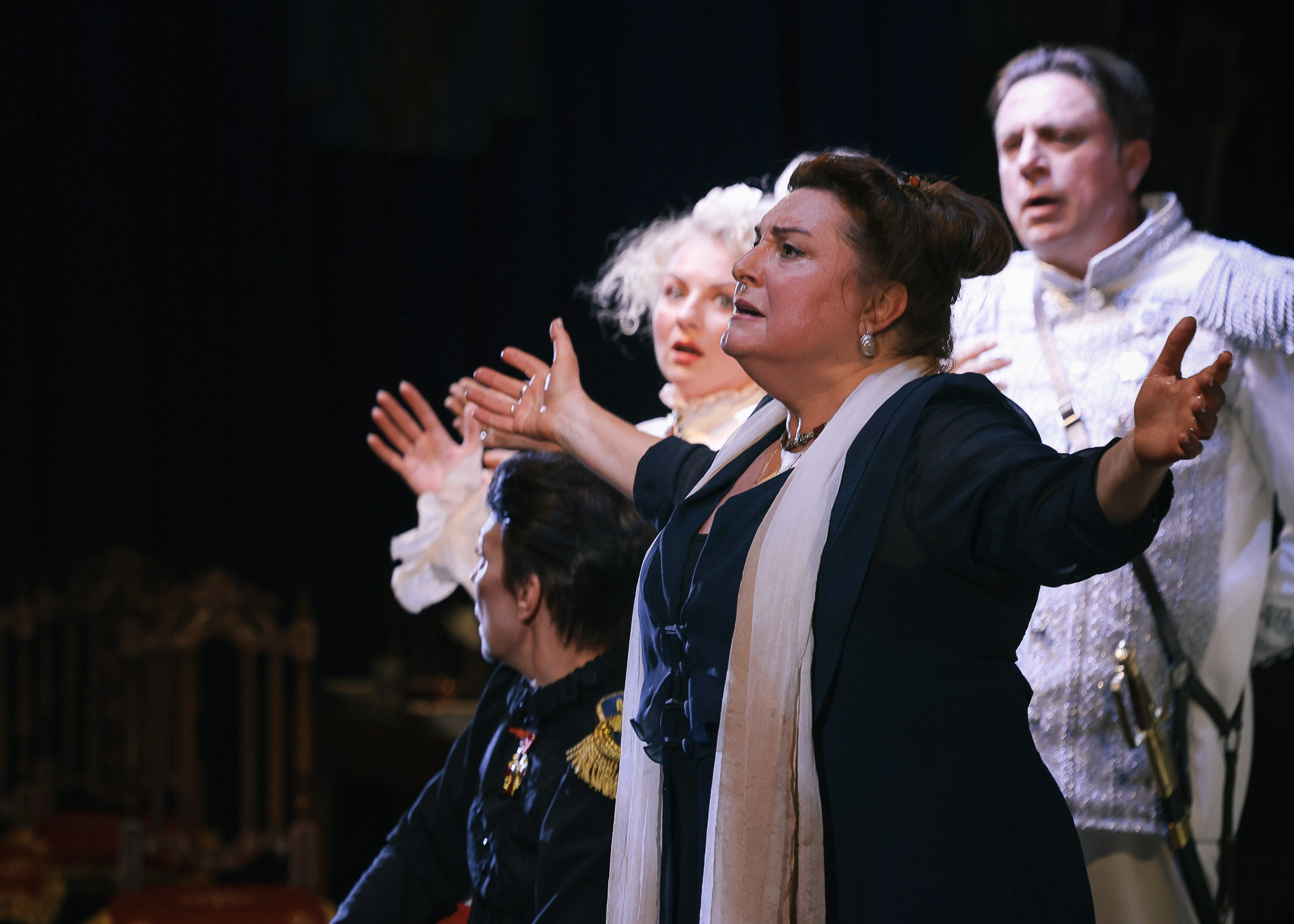 Весёлая женщина. Театр Эрмитаж. Репортажный, архитектурный, театральный и файн-арт фотограф Лена Мельникова в Москве